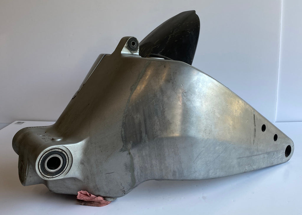Bras oscillant réservoir d'huile Buell XB9 REF OEM : K0003.02A8