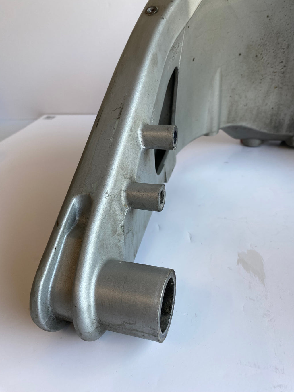 Bras oscillant réservoir d'huile Buell XB9 REF OEM : K0003.02A8