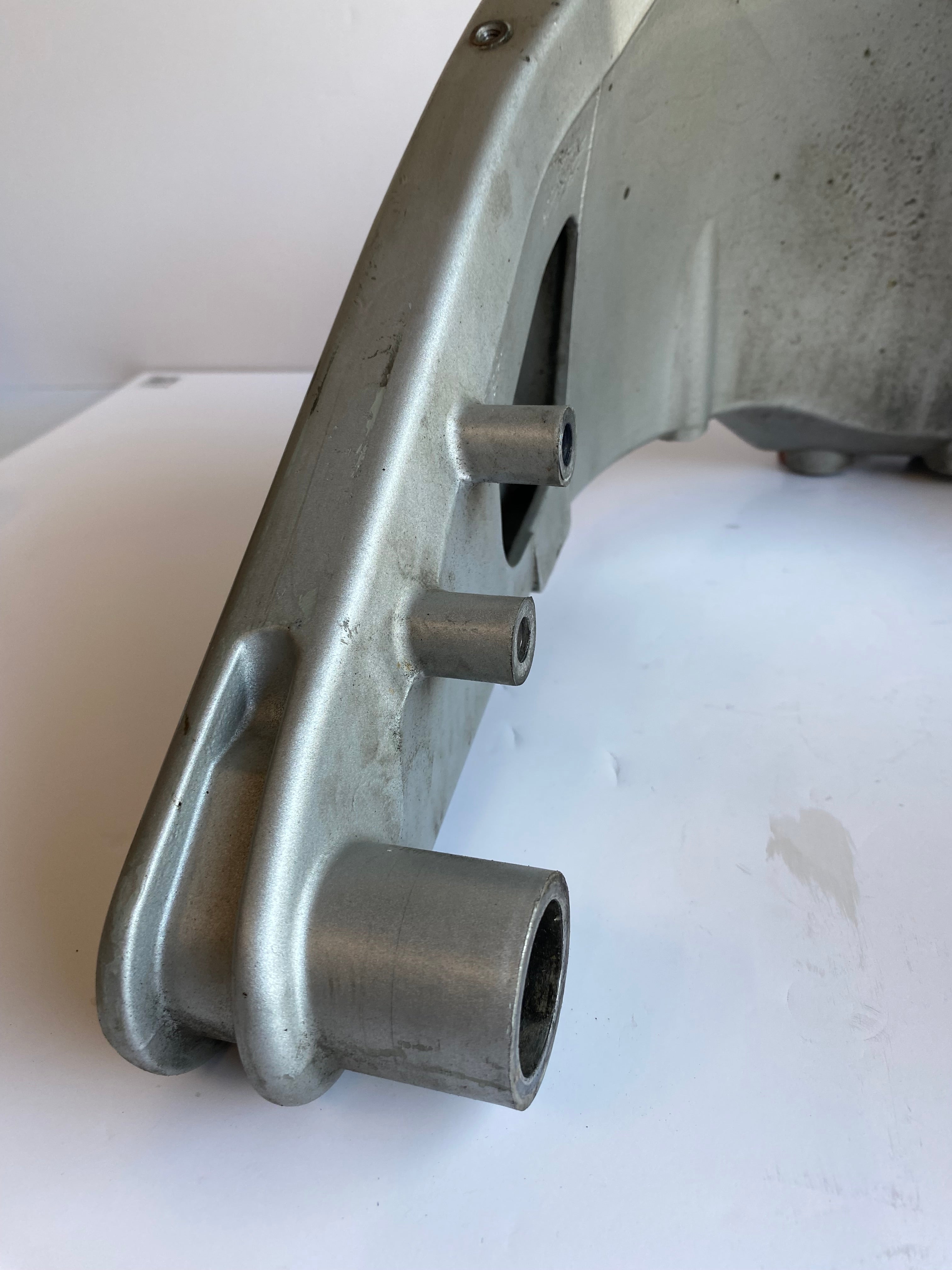 Bras oscillant réservoir d'huile Buell XB9 REF OEM : K0003.02A8