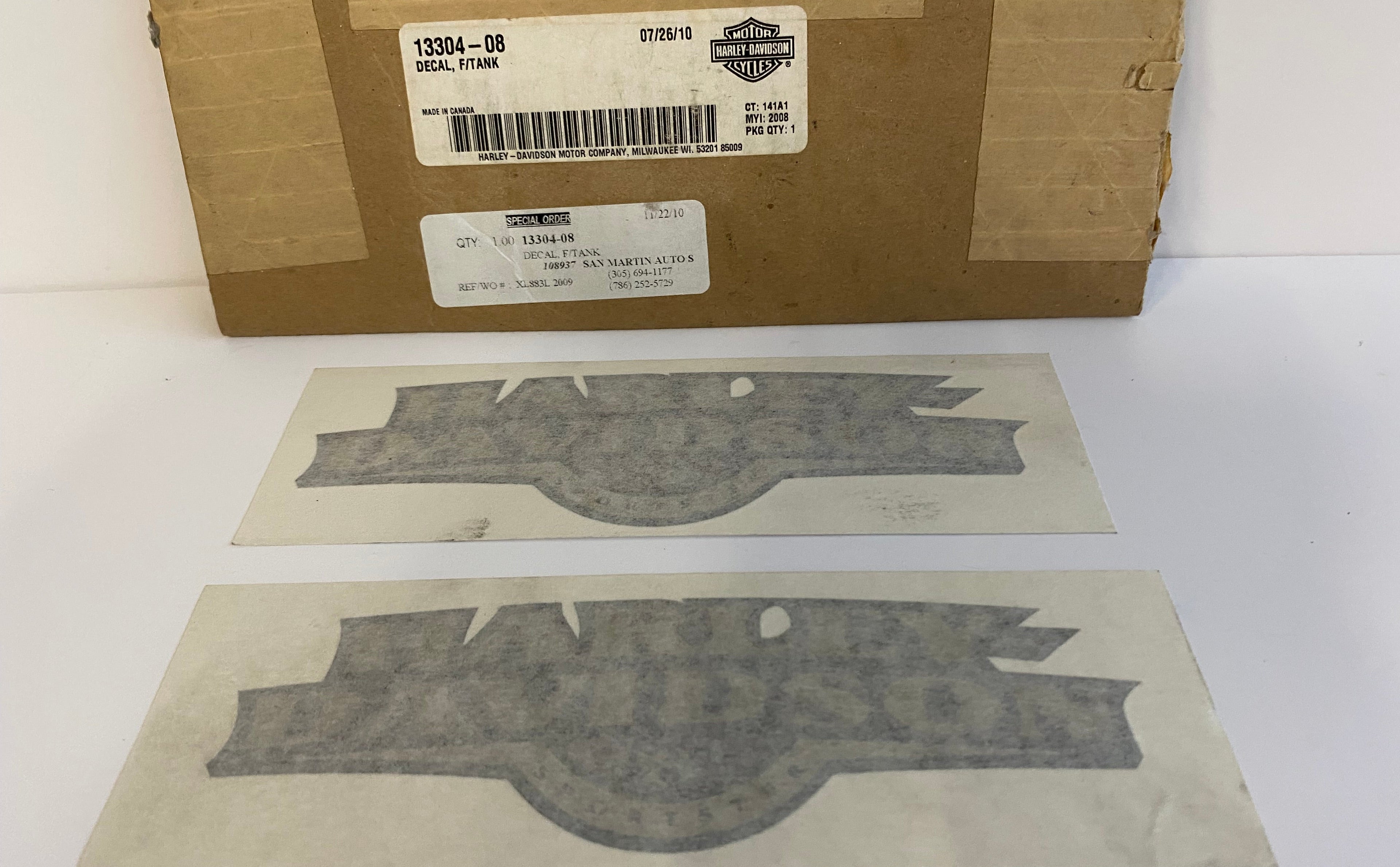 Jeu de 2 logos / stickers de réservoir à carburant Sportster 883 Harley Davidson REF OEM 13304-08