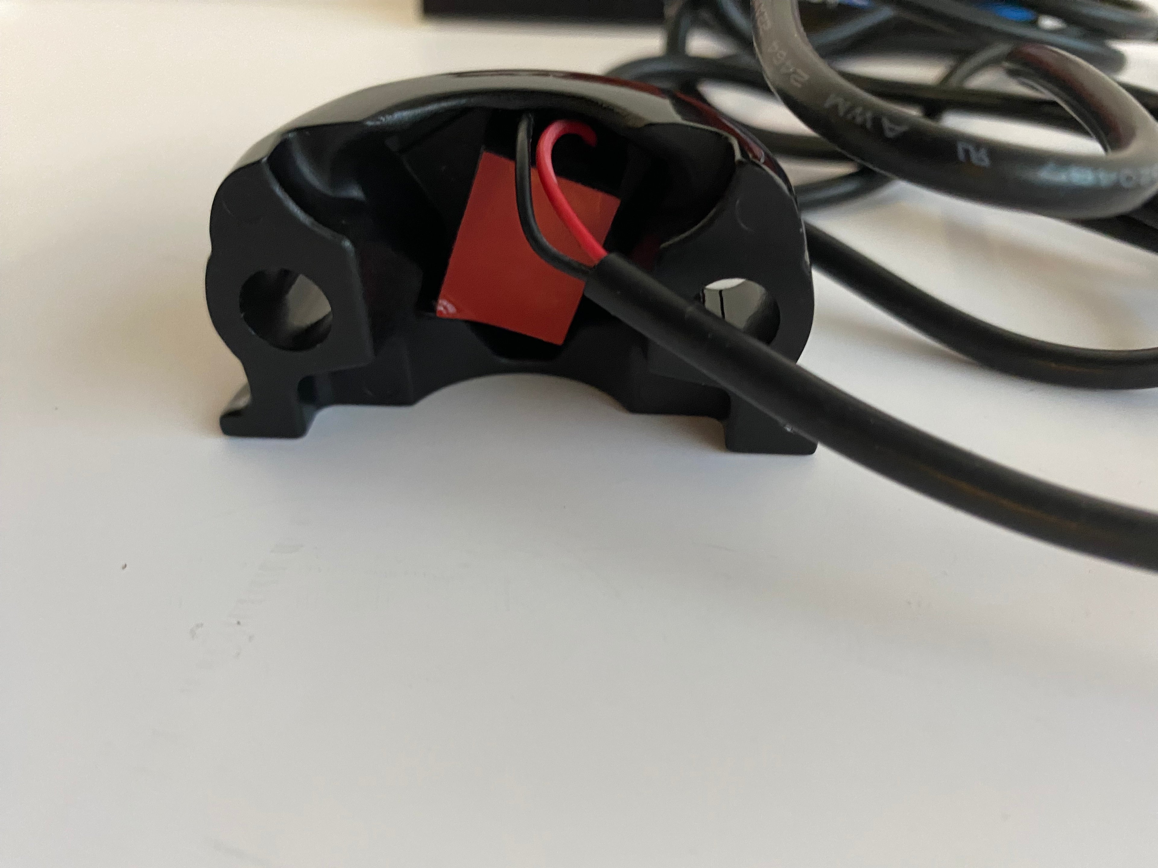 Commutateur on/off sur commande guidon Custom Dynamics Harley Davidson REF Drag 2106-0581