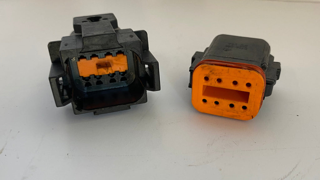 Prises Deutsch male et femelle 8 pins noirs Harley Davidson REF MCS 548151 & 548163
