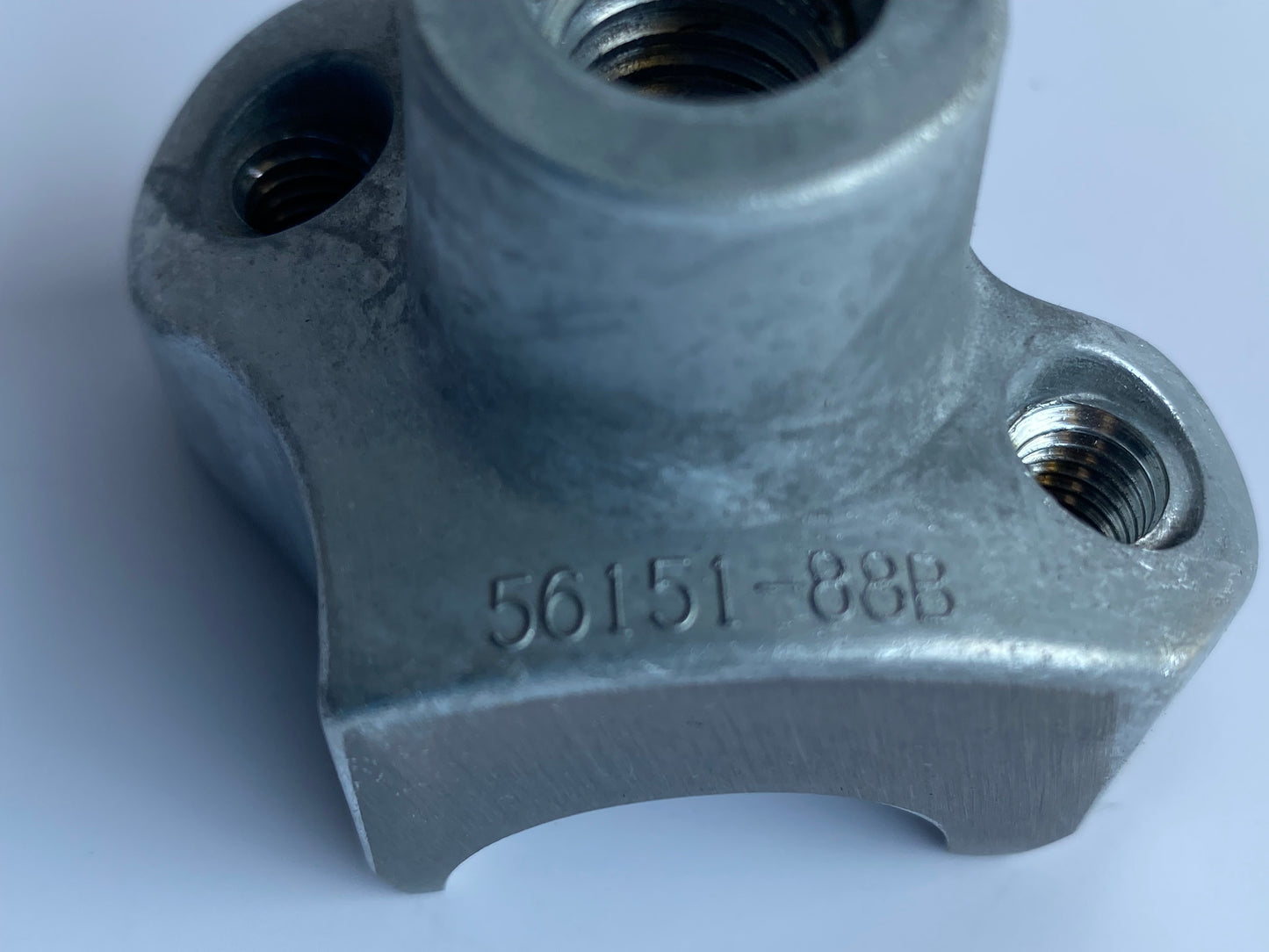 Riser inférieur gauche Harley Davidson REF OEM 56151-88B