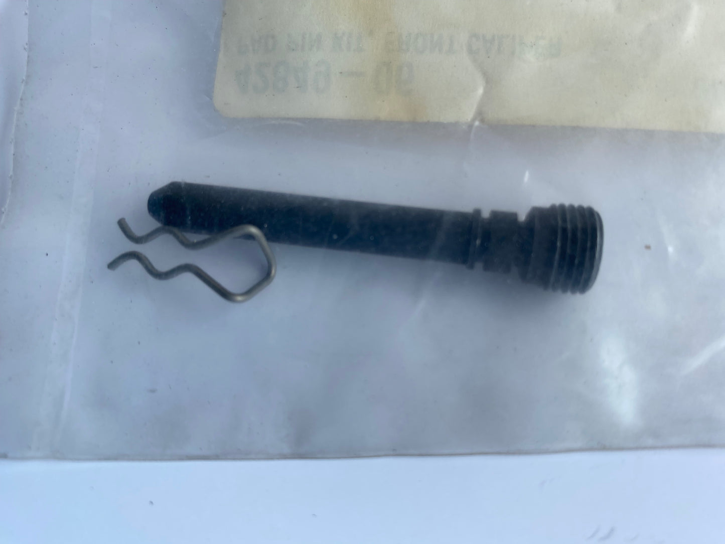 Vis retenue de plaquettes étrier de frein avant VROD Harley Davidson REF OEM 42849-06