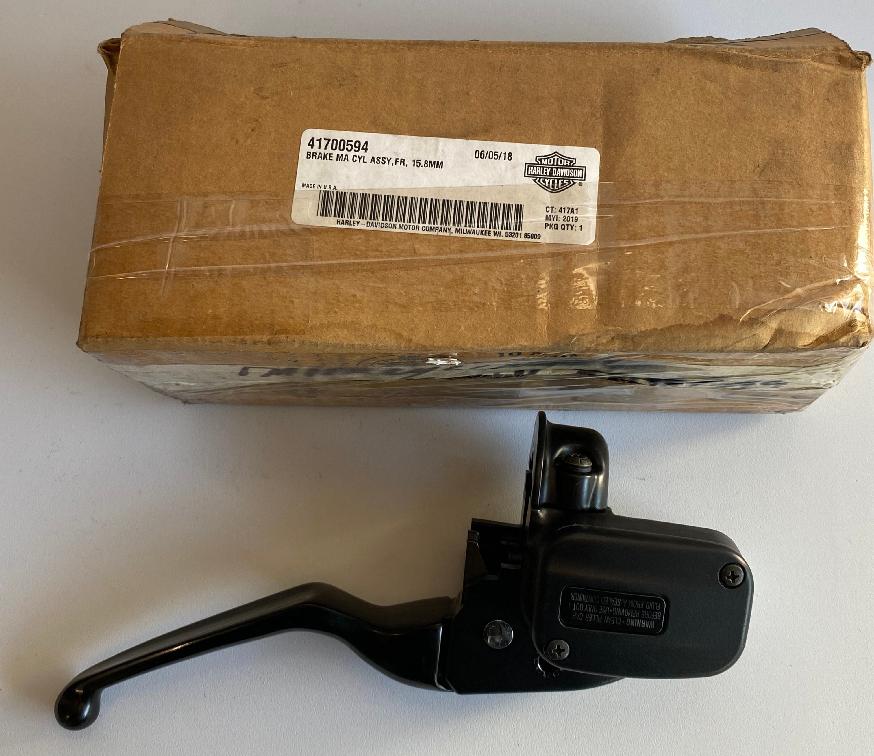 Levier et maitre cylindre de frein avant noir SFDR 114 Harley Davidson REF OEM : 41700594