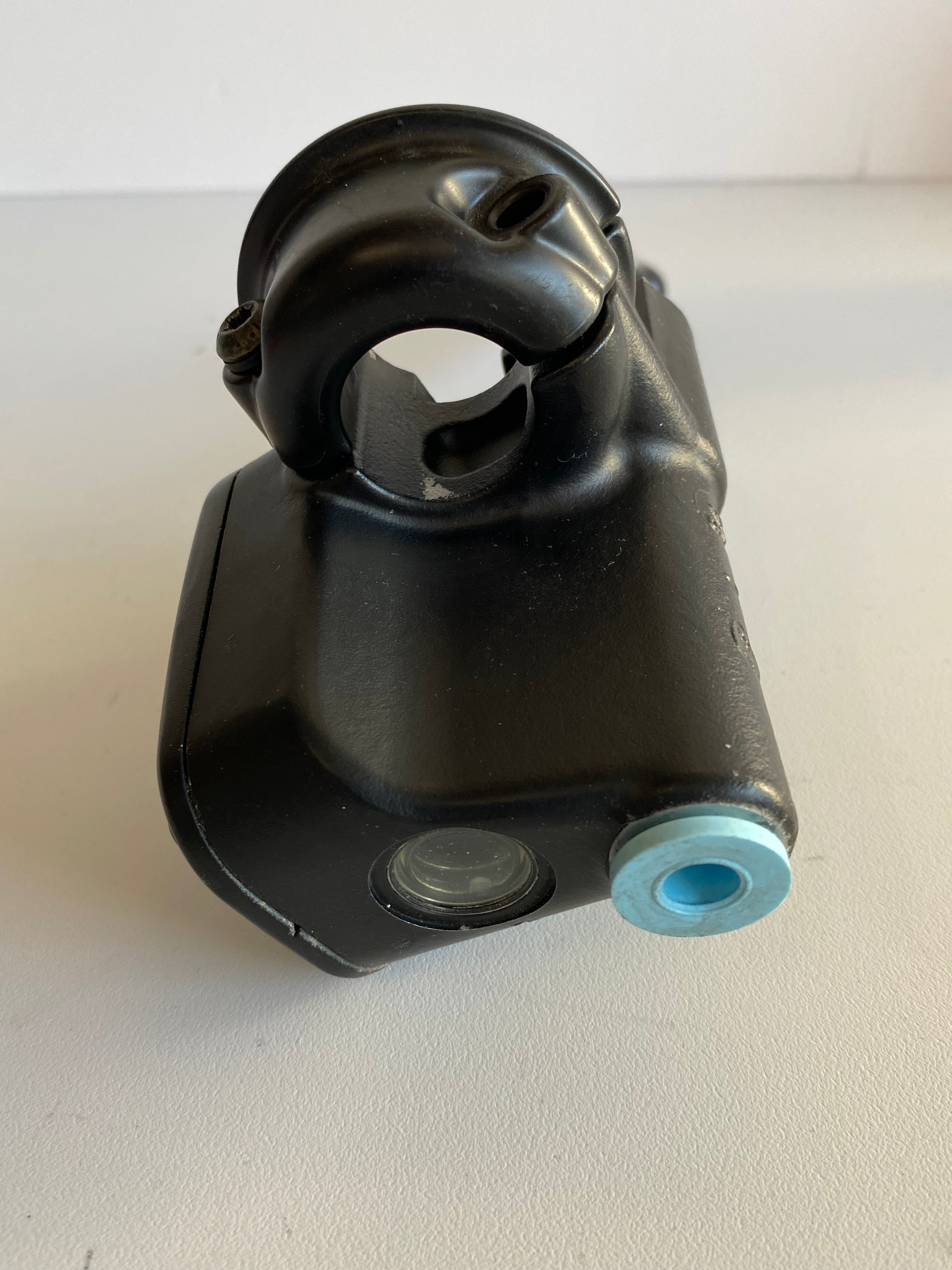 Levier et maitre cylindre de frein avant noir SFDR 114 Harley Davidson REF OEM : 41700594