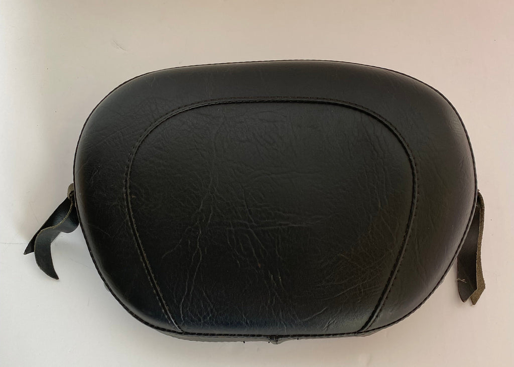 Coussin de sissy bar Mustang clous et conchos Harley Davidson