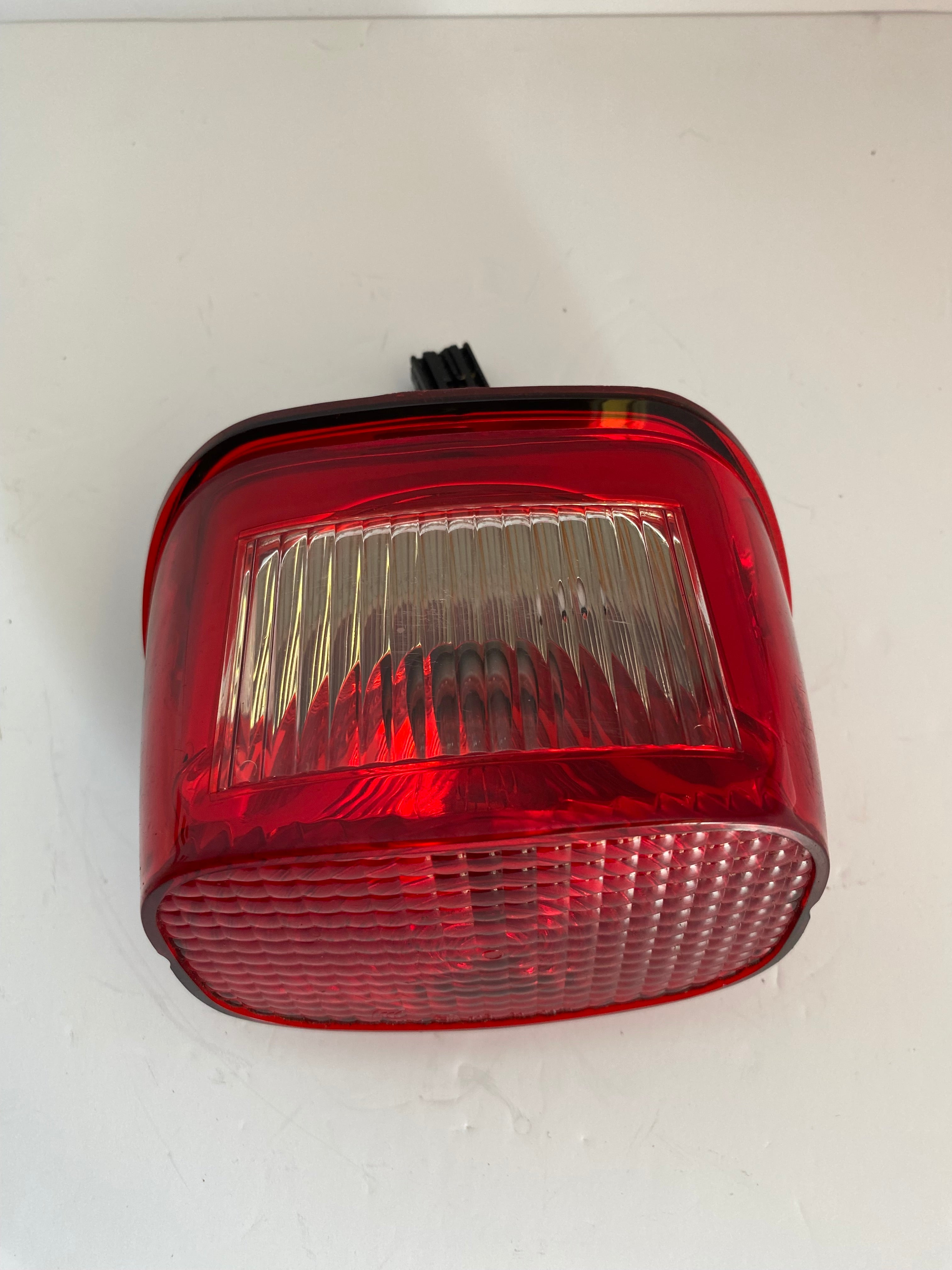 Cabochon de feu arrière Harley Davidson REF OEM : 68141-04