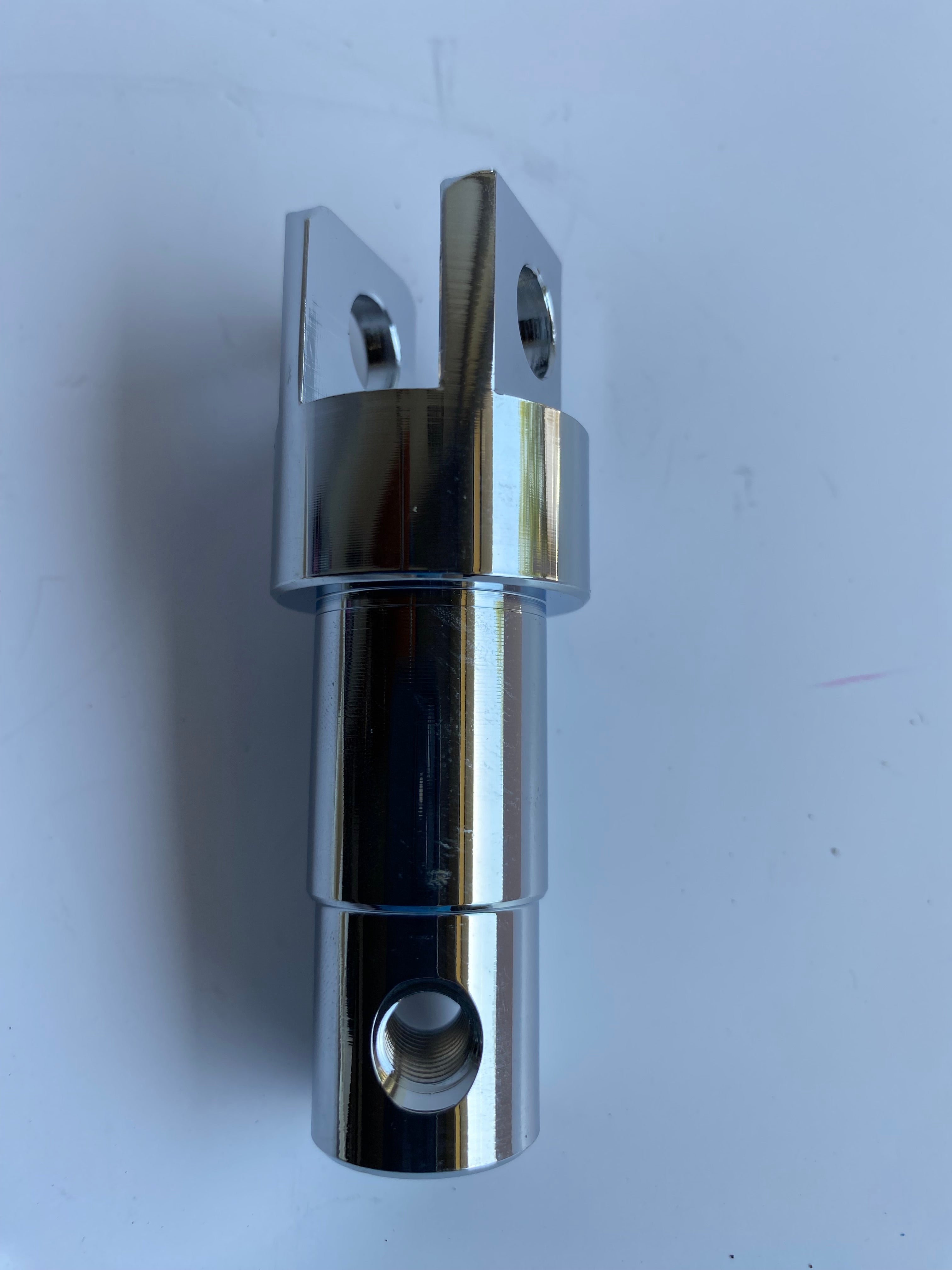 Support de cale pied gauche pilote Vrod Harley Davidson REF OEM 51097-06