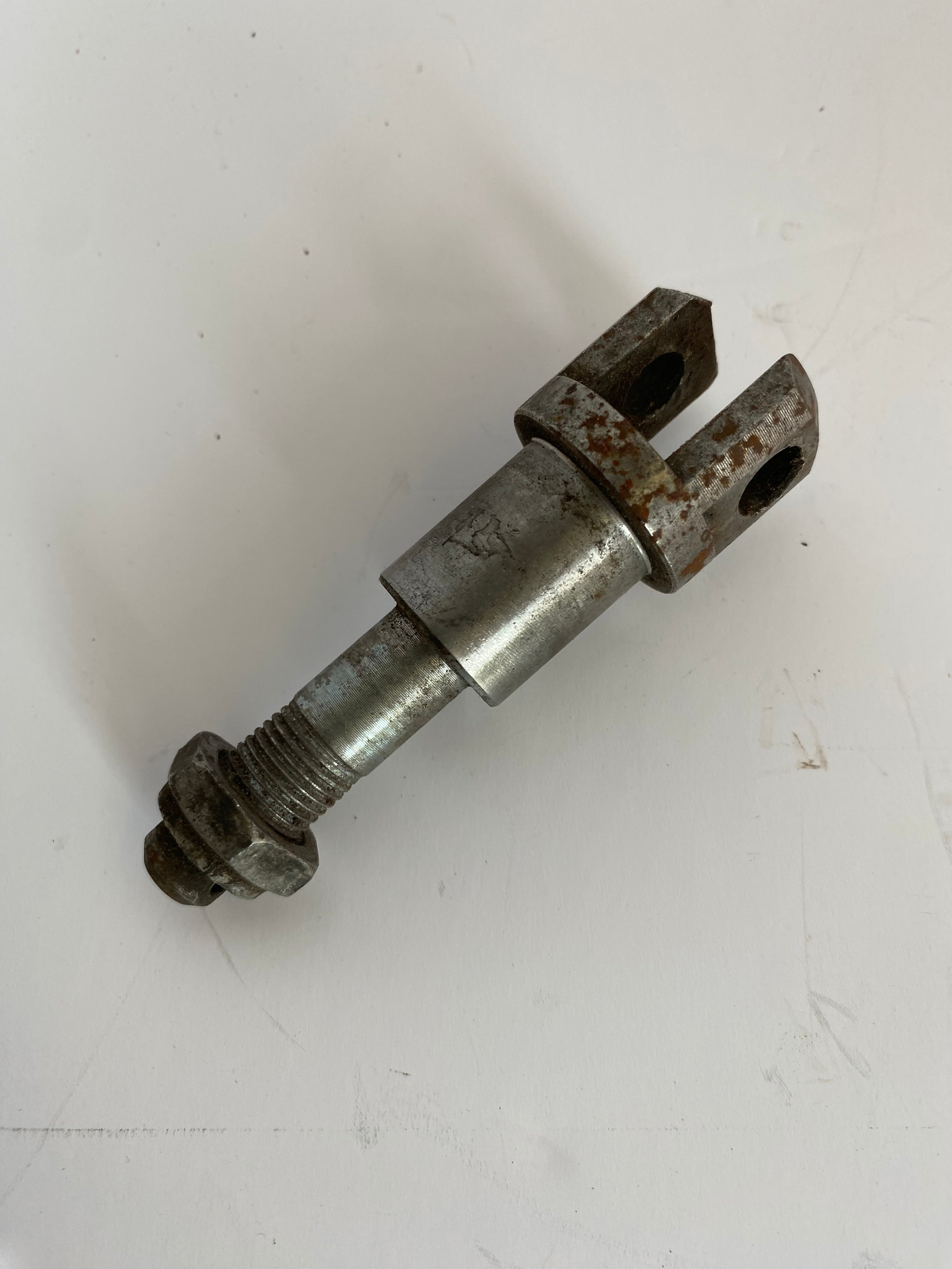 Halter für Fußraste, rechts, Sportster Harley Davidson, mittige Bedienelemente, OEM-TEILENUMMER 42441-90