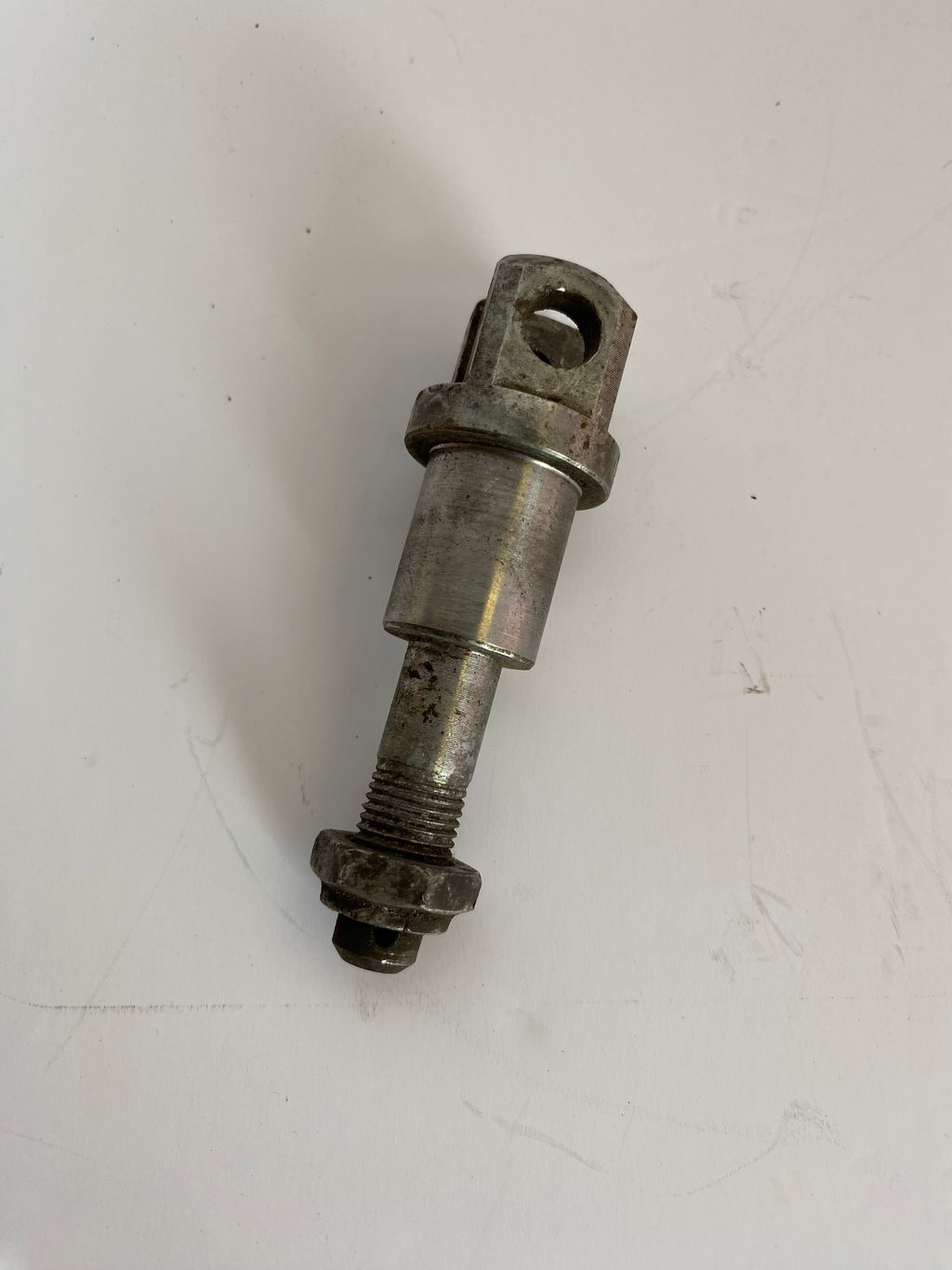 Halter für Fußraste, rechts, Sportster Harley Davidson, mittige Bedienelemente, OEM-TEILENUMMER 42441-90