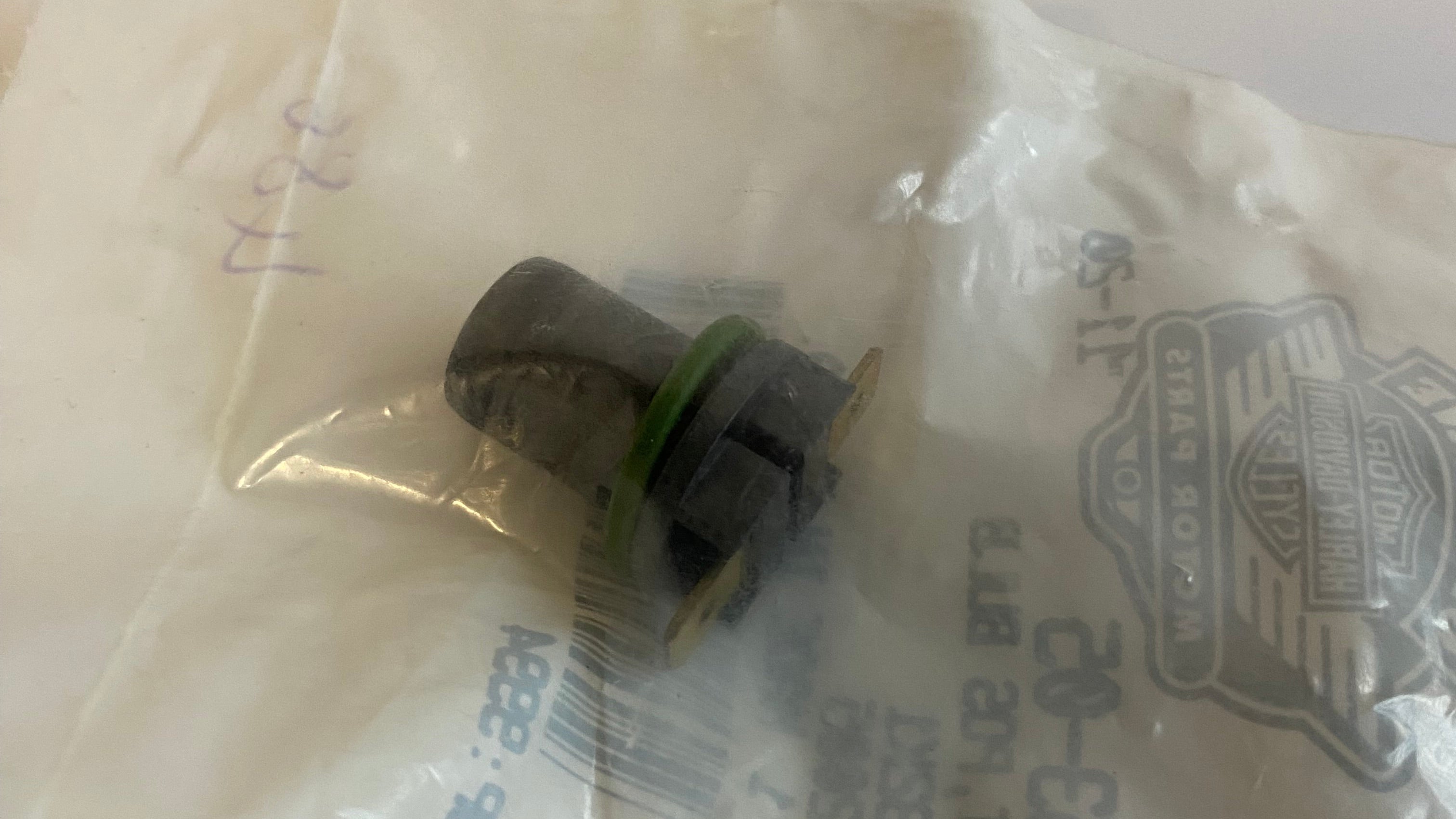 Douille veilleuse de phare Harley Davidson REF OEM 68653-05