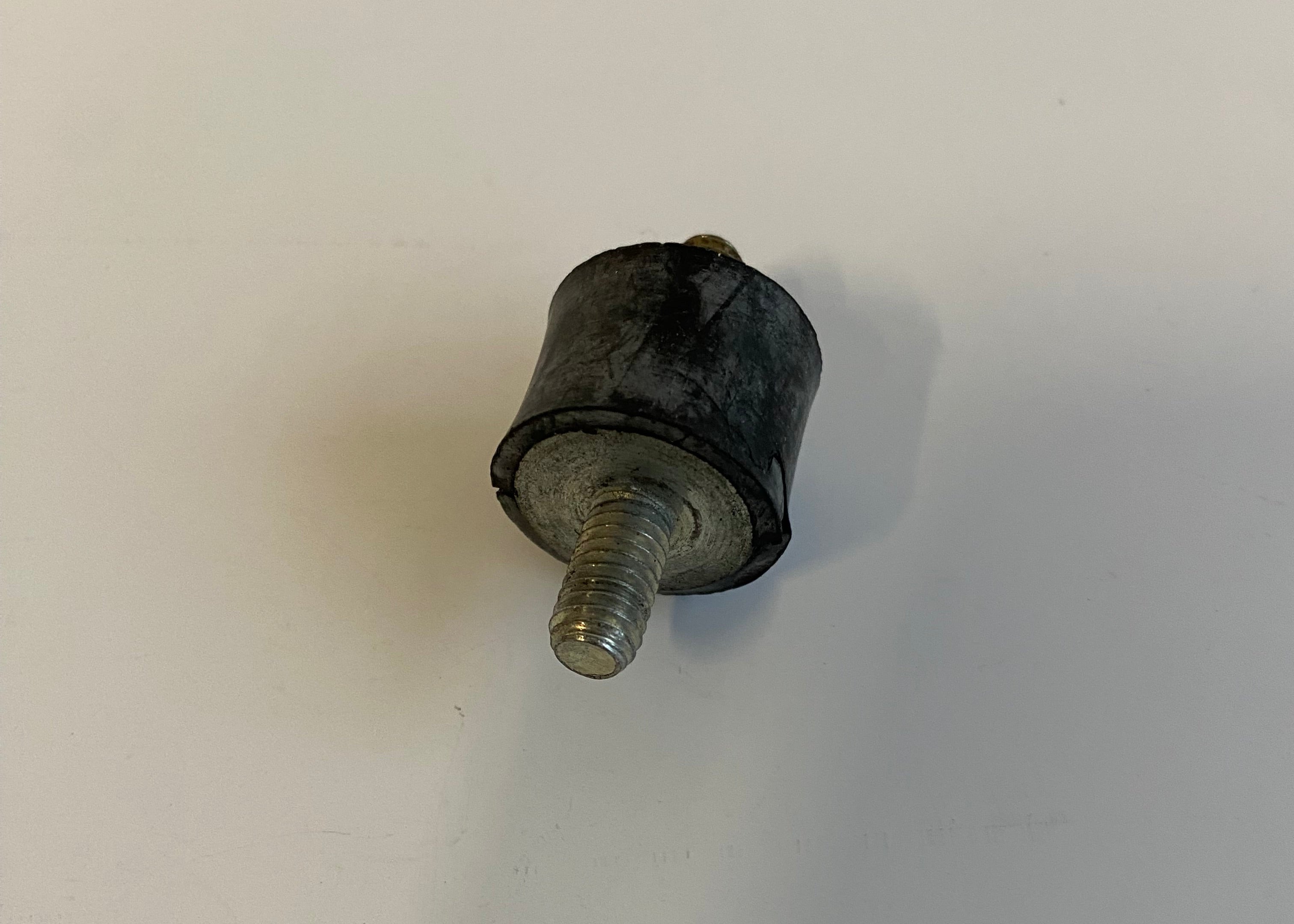 Silent bloc sacoche Softail Héritage Harley Davidson REF OEM 90524-01