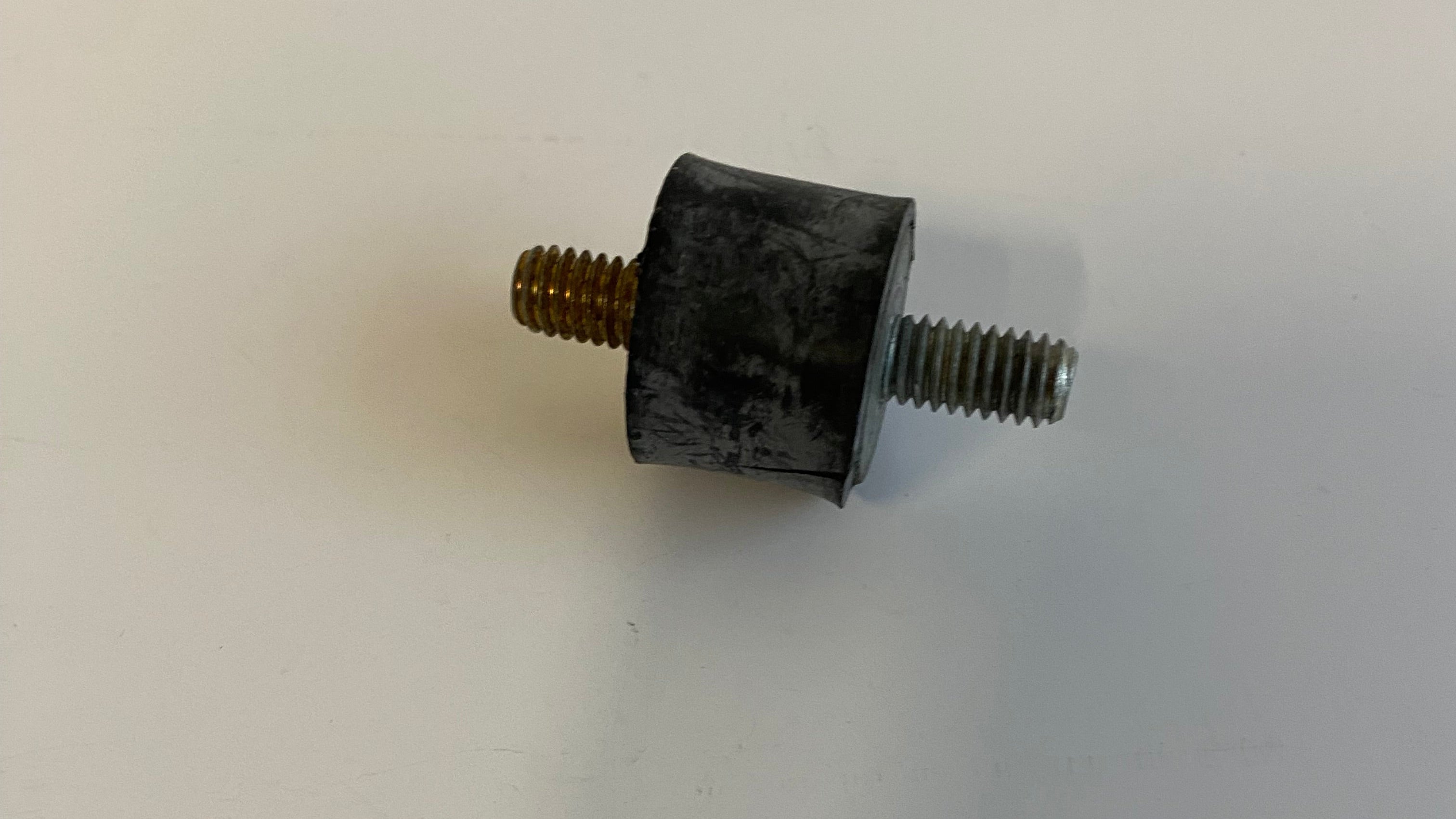 Silent bloc sacoche Softail Héritage Harley Davidson REF OEM 90524-01