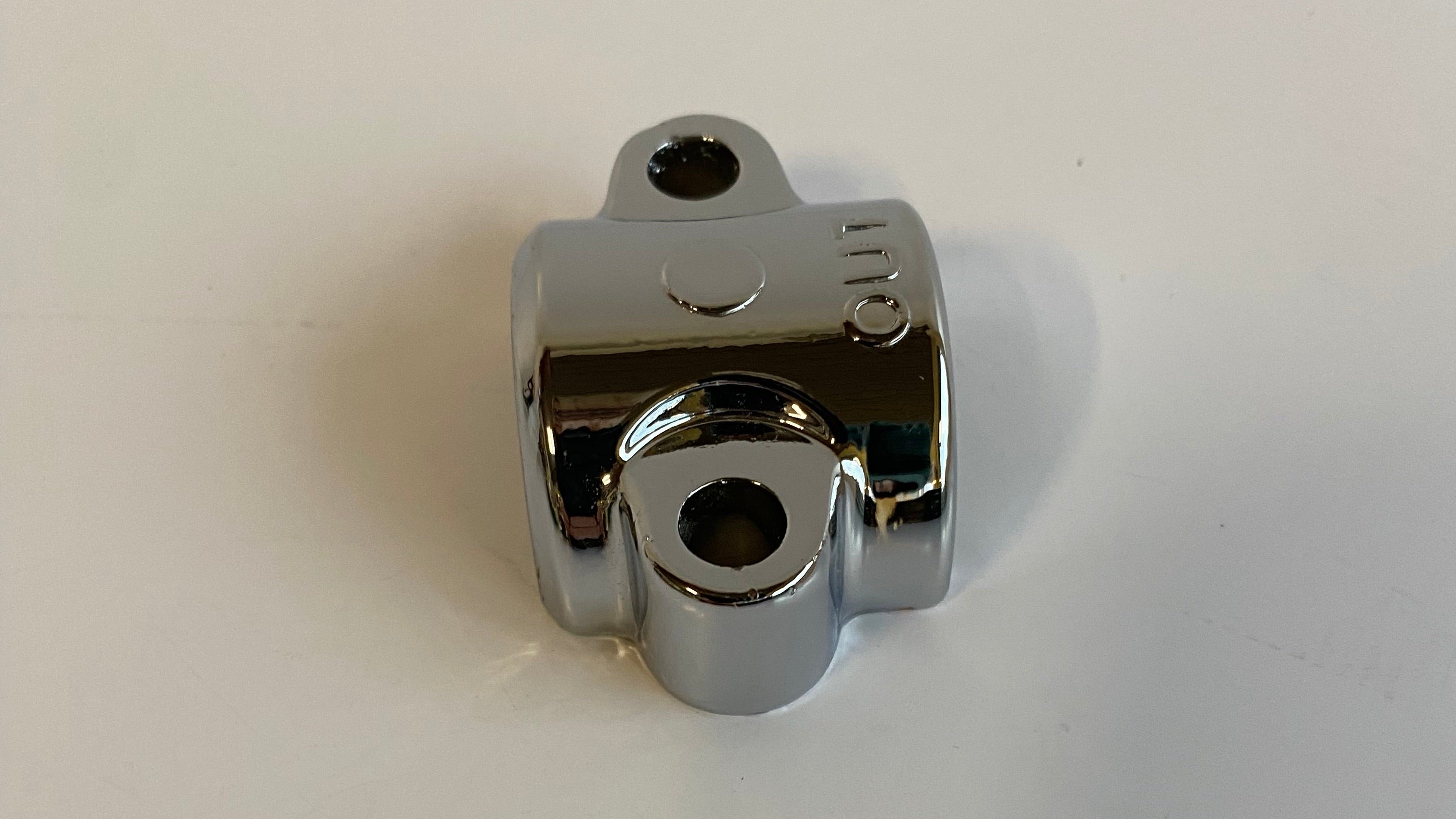 Support chromé axe fourche coté droit Touring CVO  Harley Davidson REF OEM 46658-07