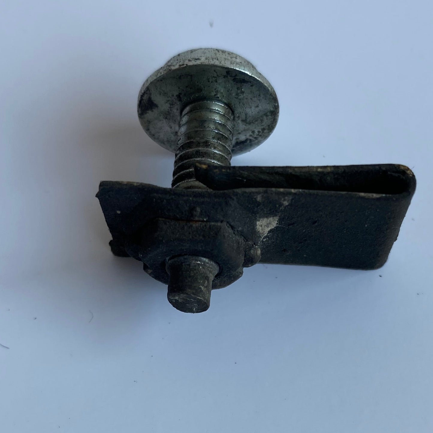 Clip + vis fixation feu arrière Harley Davidson REF OEM 7964 & 3022A