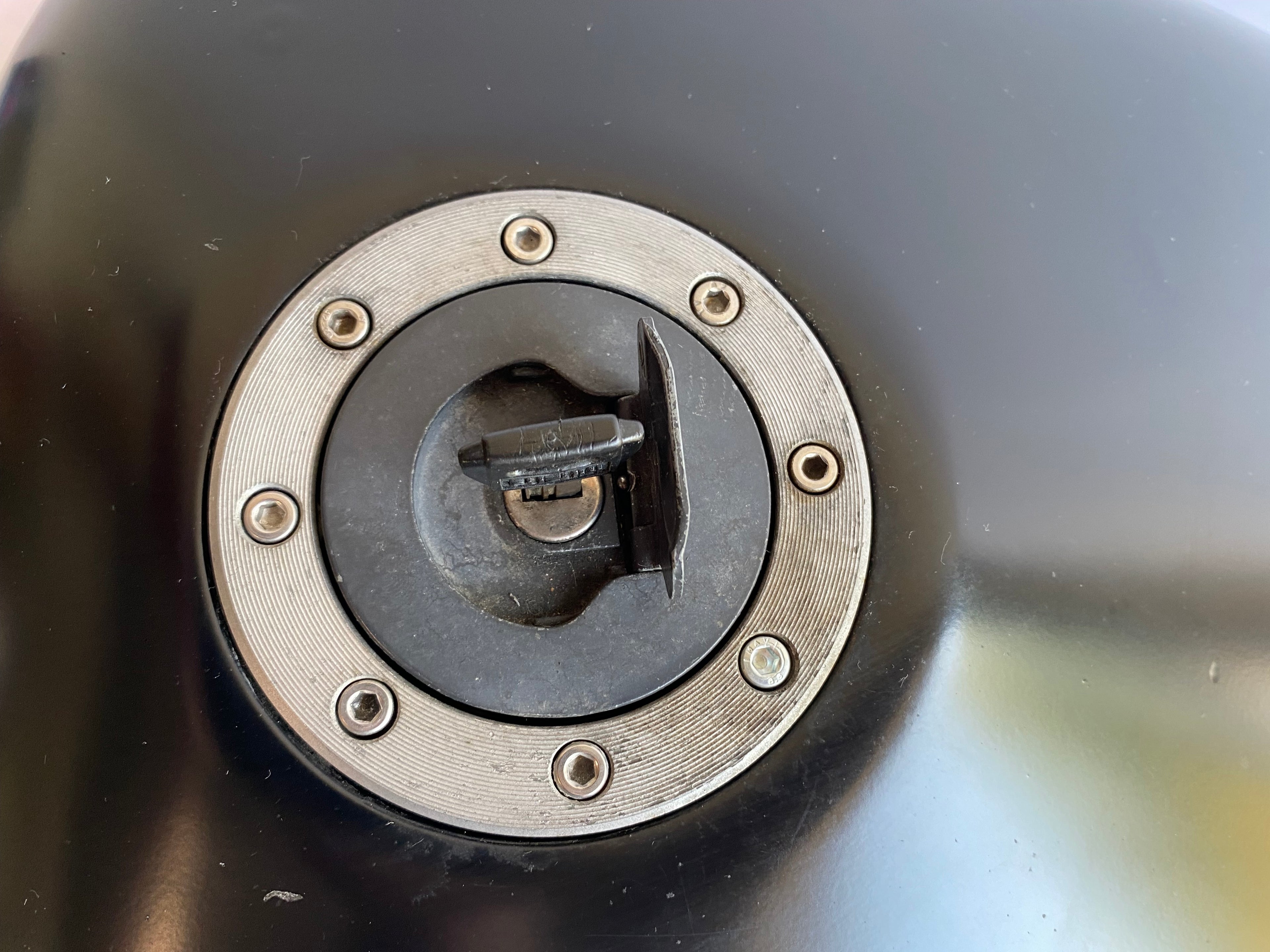 Black Modified Tank Dyna 1998 to 2003 Harley Davidson Carburetor