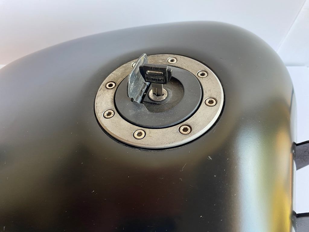 Réservoir modifié noir Dyna 1998 à 2003 carburateur Harley Davidson