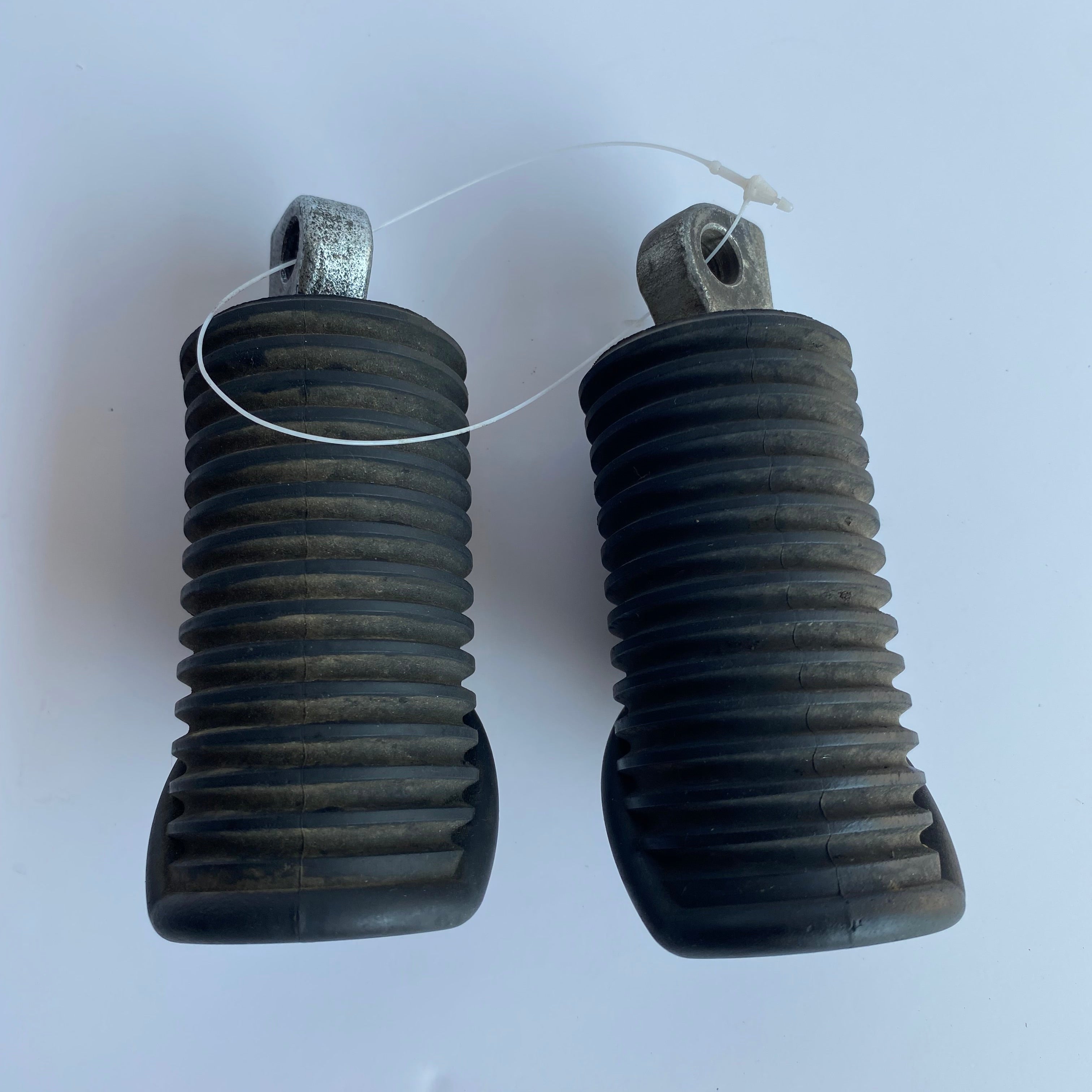 Jeu de cales pieds Harley Davidson REF OEM 50643-82 & 50647-82