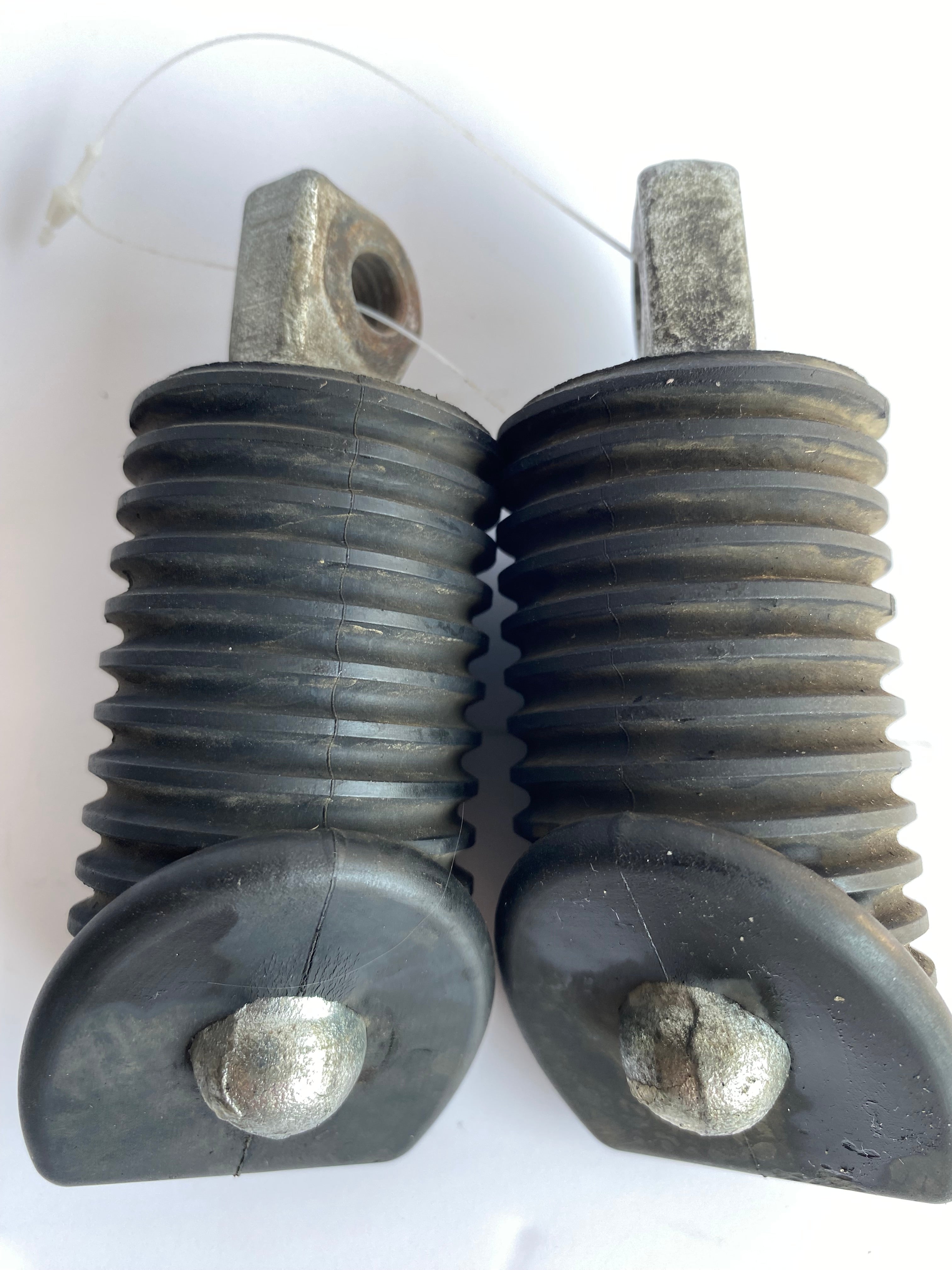 Jeu de cales pieds Harley Davidson REF OEM 50643-82 & 50647-82