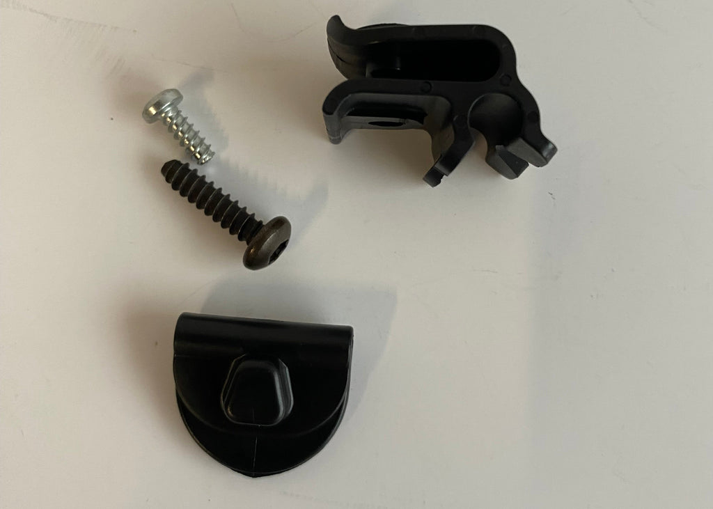 Kit de fixation avant pour cache batterie Sportster Harley Davidson REF OEM 70416-04D