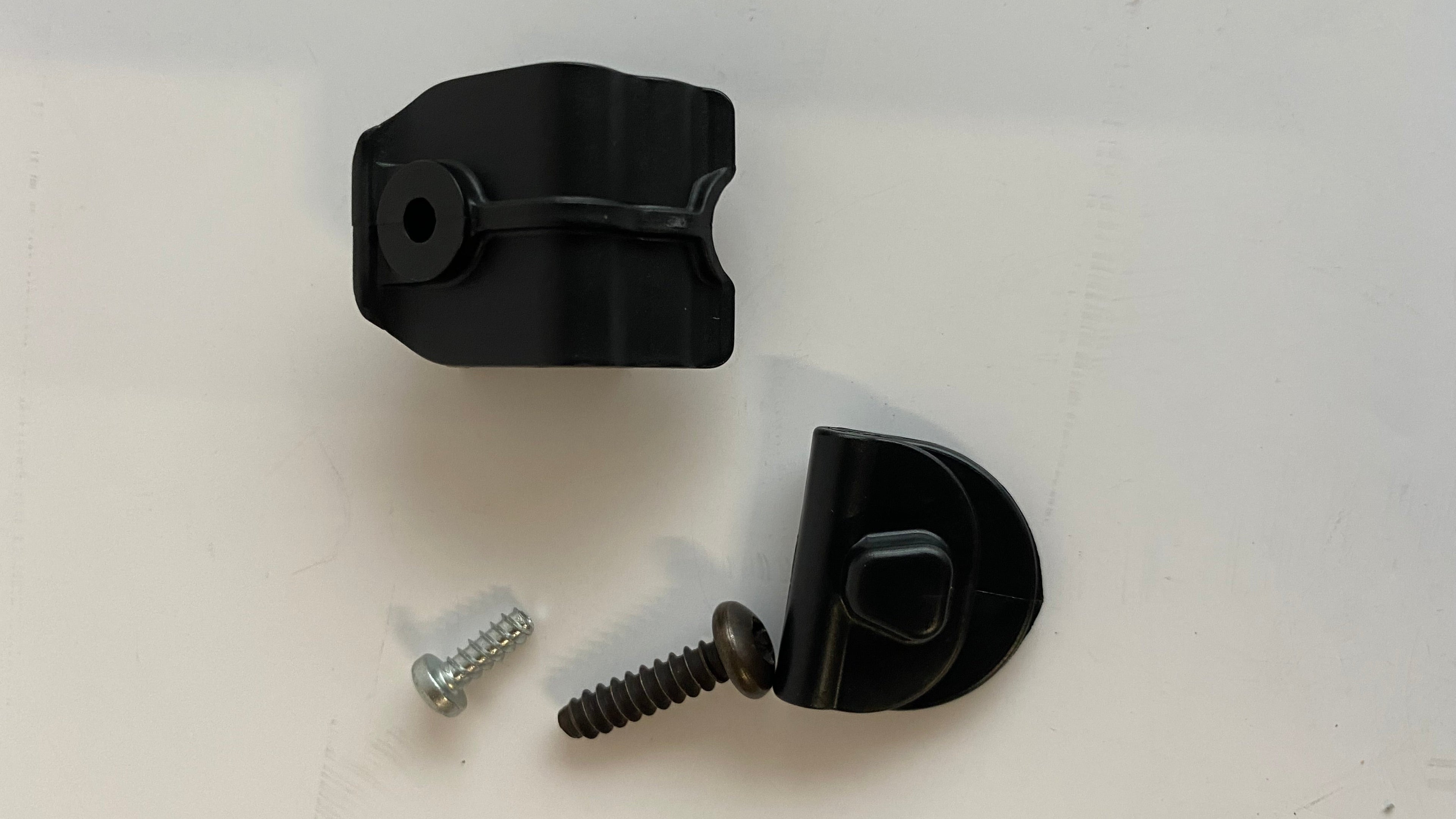 Kit de fixation avant pour cache batterie Sportster Harley Davidson REF OEM 70416-04D