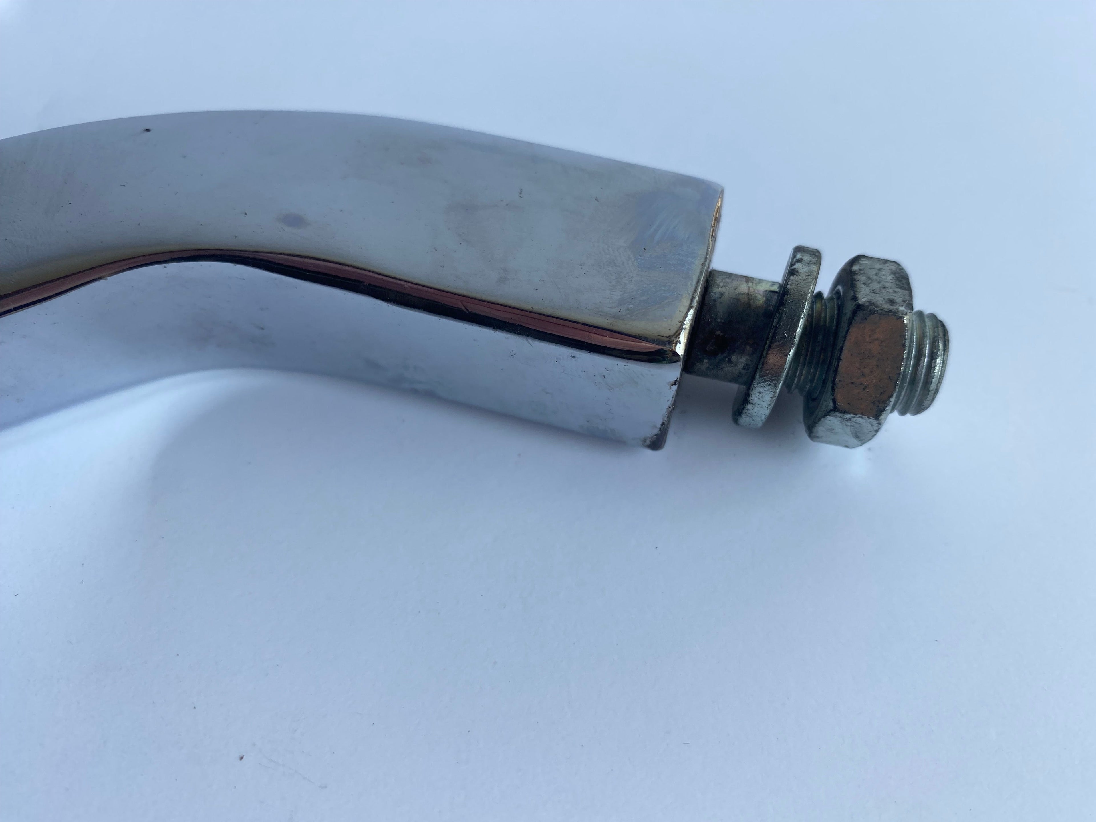 Support de cale pied passager droit Dyna Harley Davidson REF OEM 49165-90