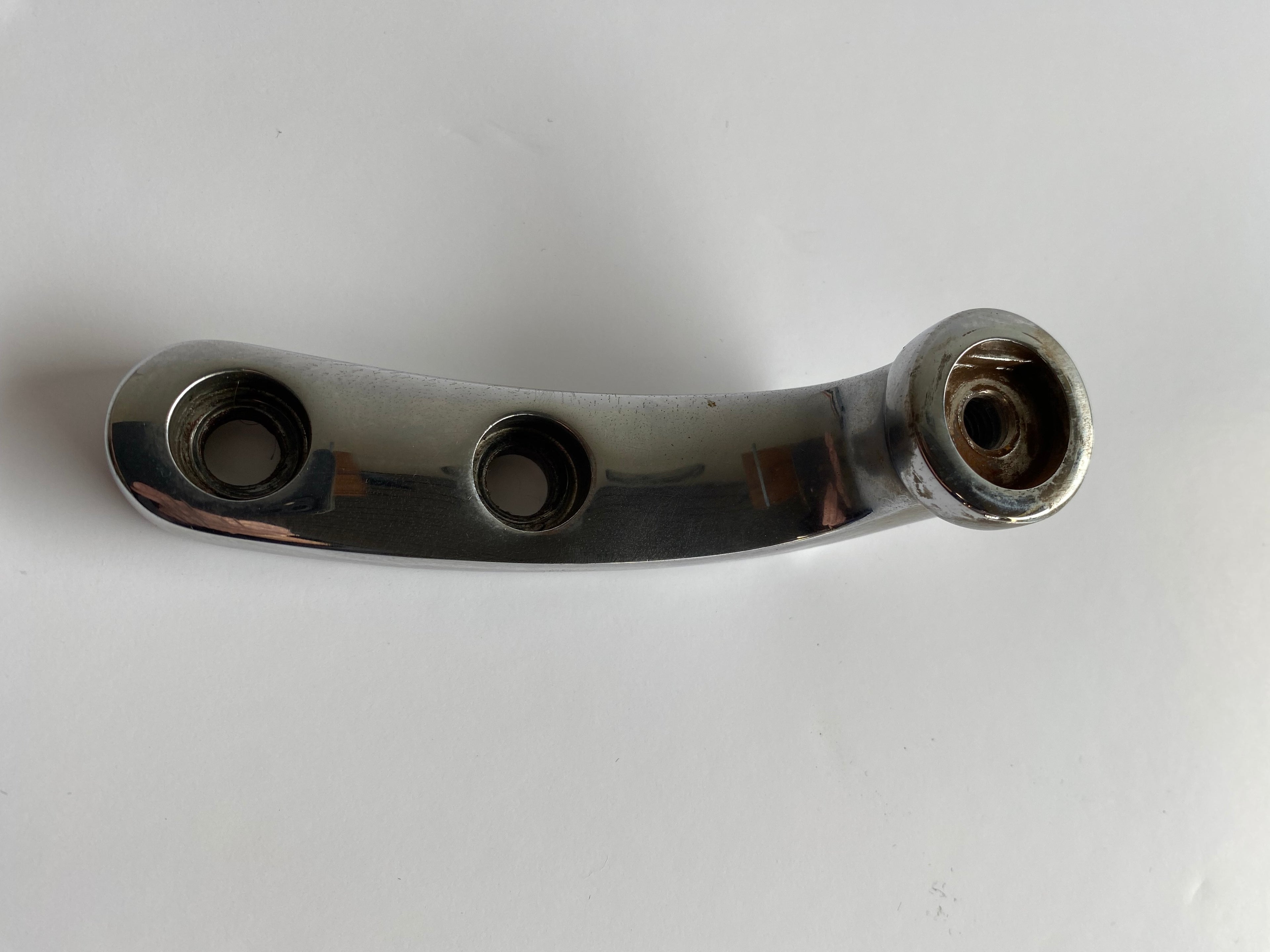 Right hand bracket for advanced controls Dyna Harley Davison REF OEM: 33697-03A