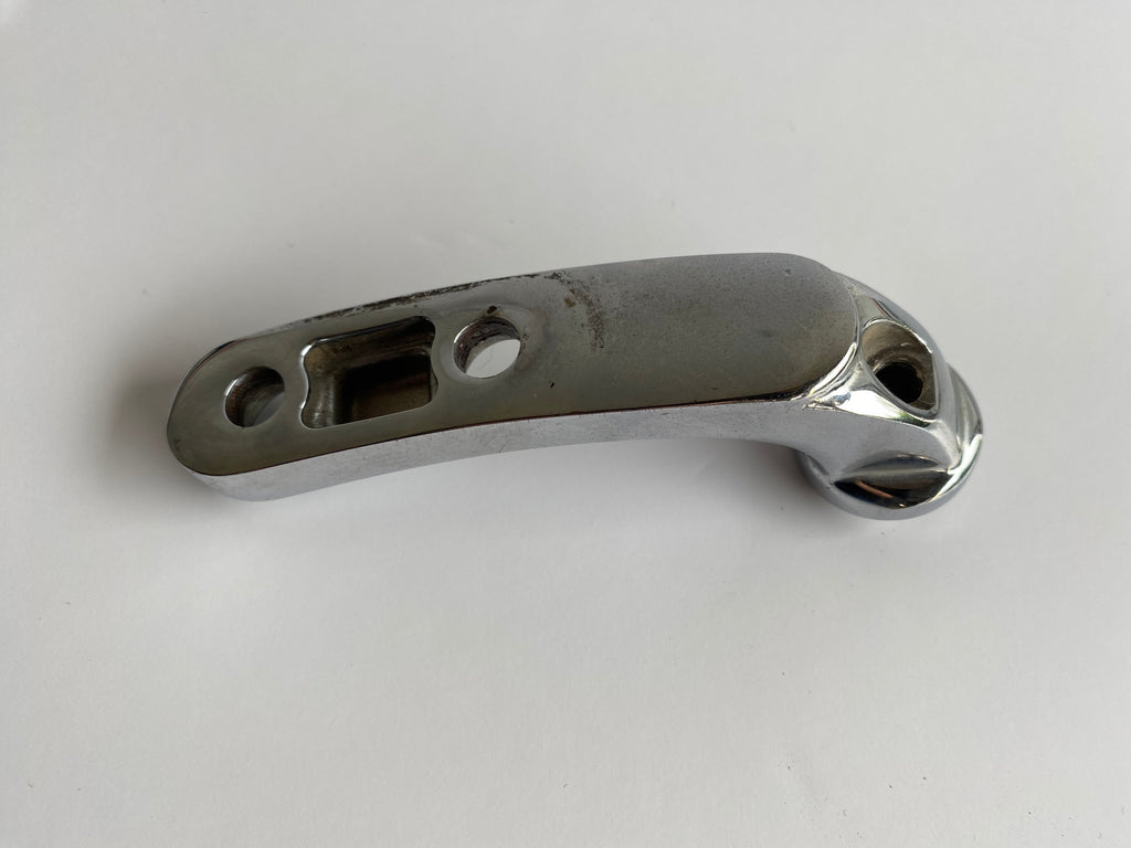 Right hand bracket for advanced controls Dyna Harley Davison REF OEM: 33697-03A