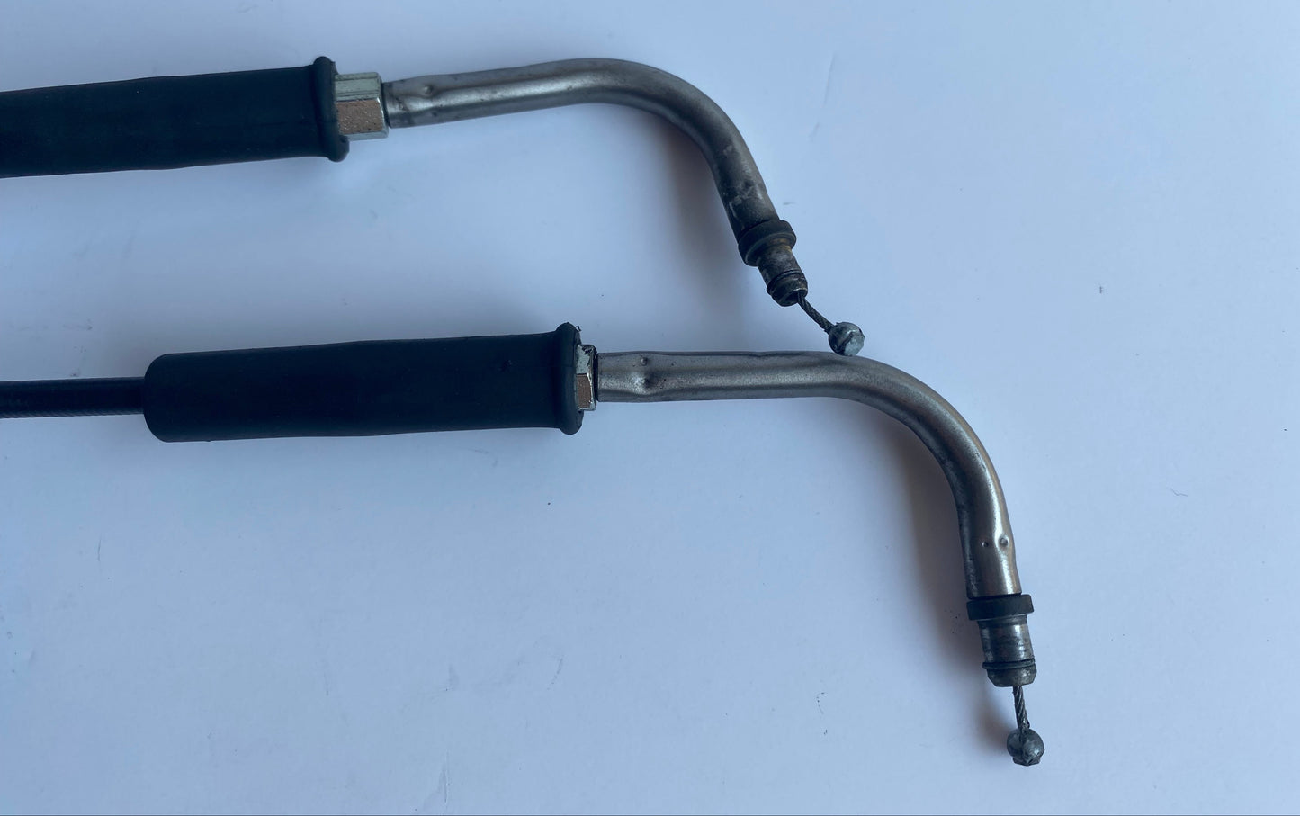 Jeu de câbles gaz aller et retour 32 pouces Harley Davidson REF OEM 56356-96A & 56355-96A