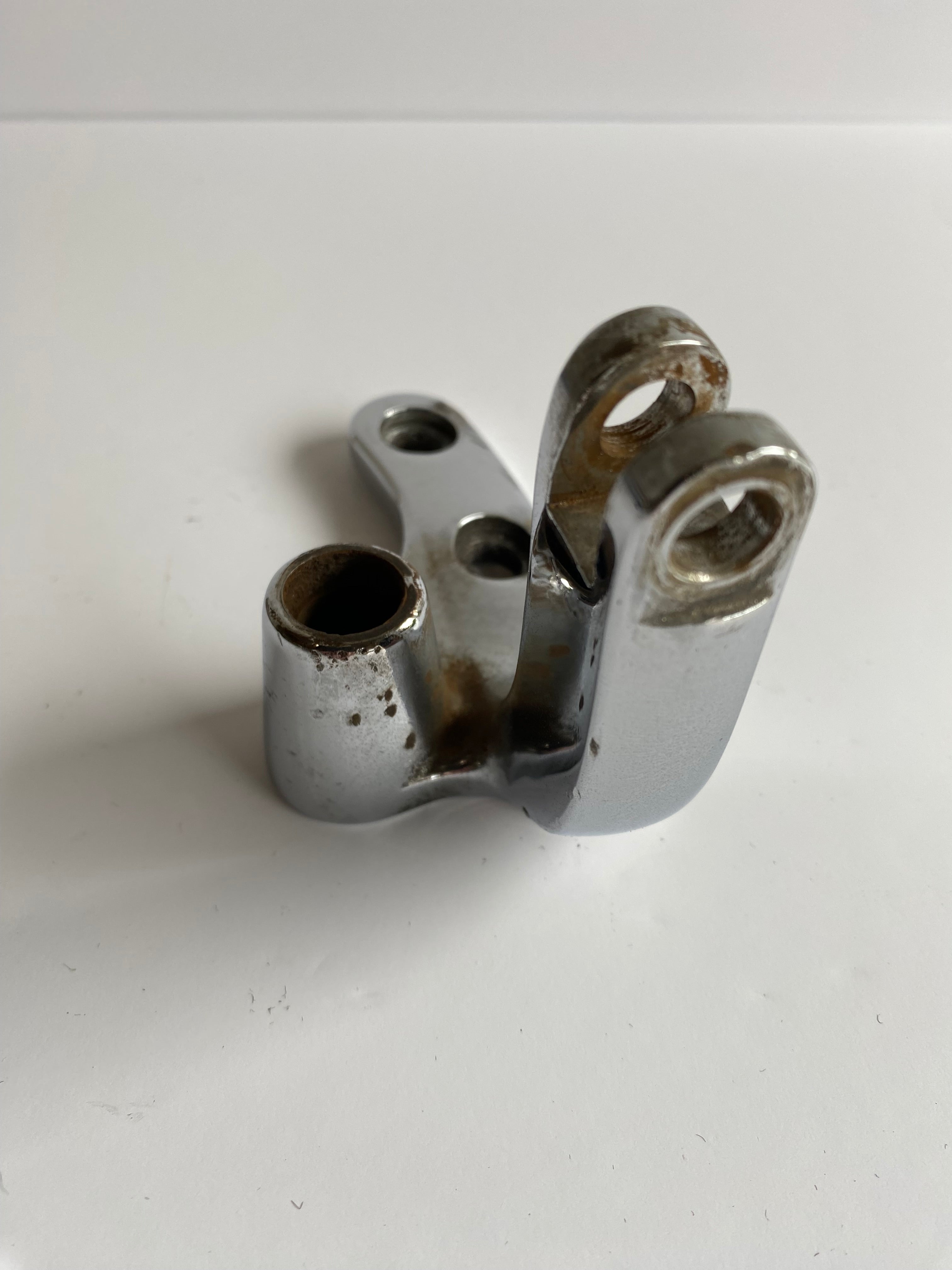 Harley Davidson Dyna Left Forward Control Bracket OEM REF: 33695-03