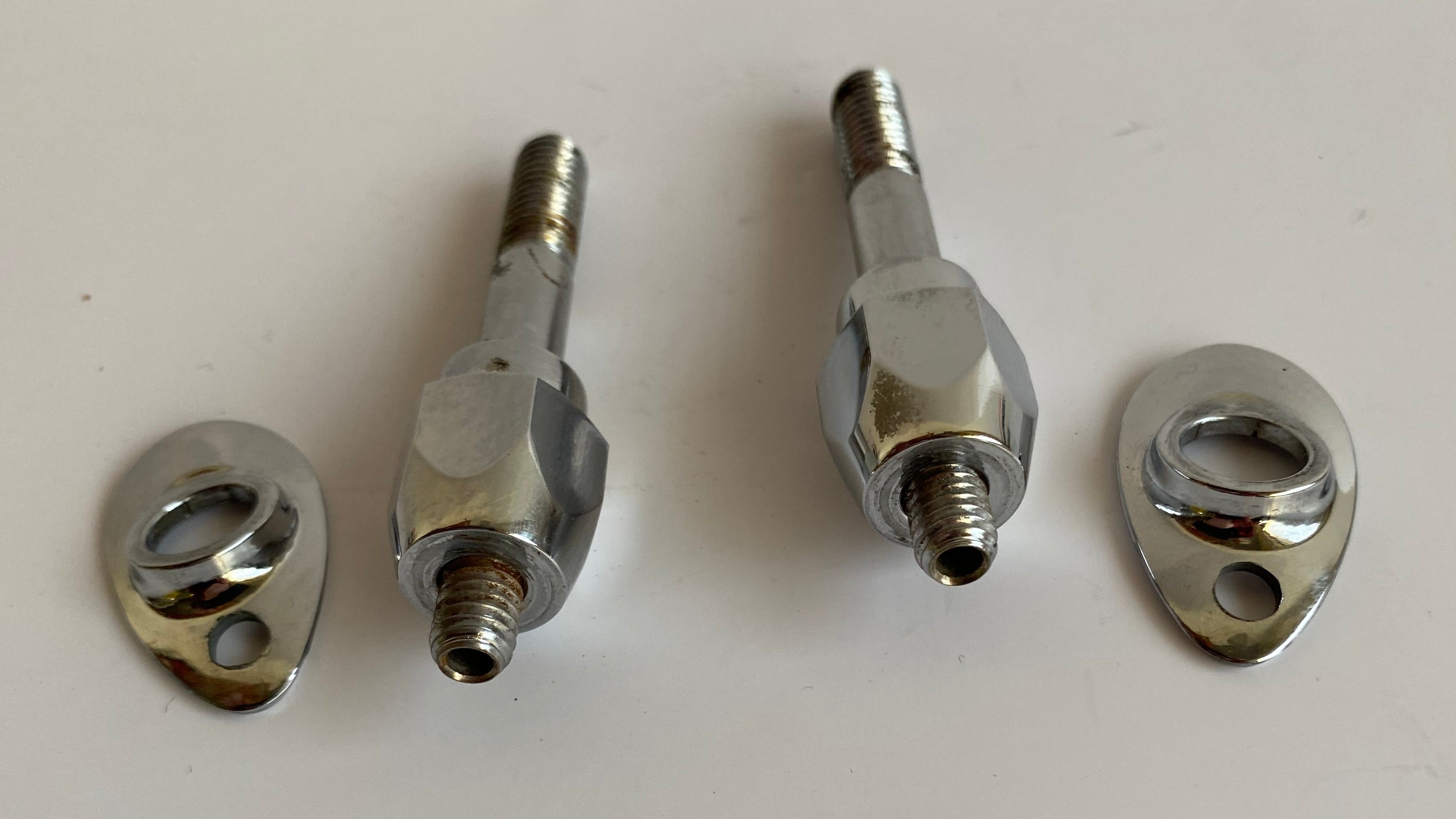 Kit de déport de clignotants arrière Dyna Harley Davidson REF OEM 53968-06C
