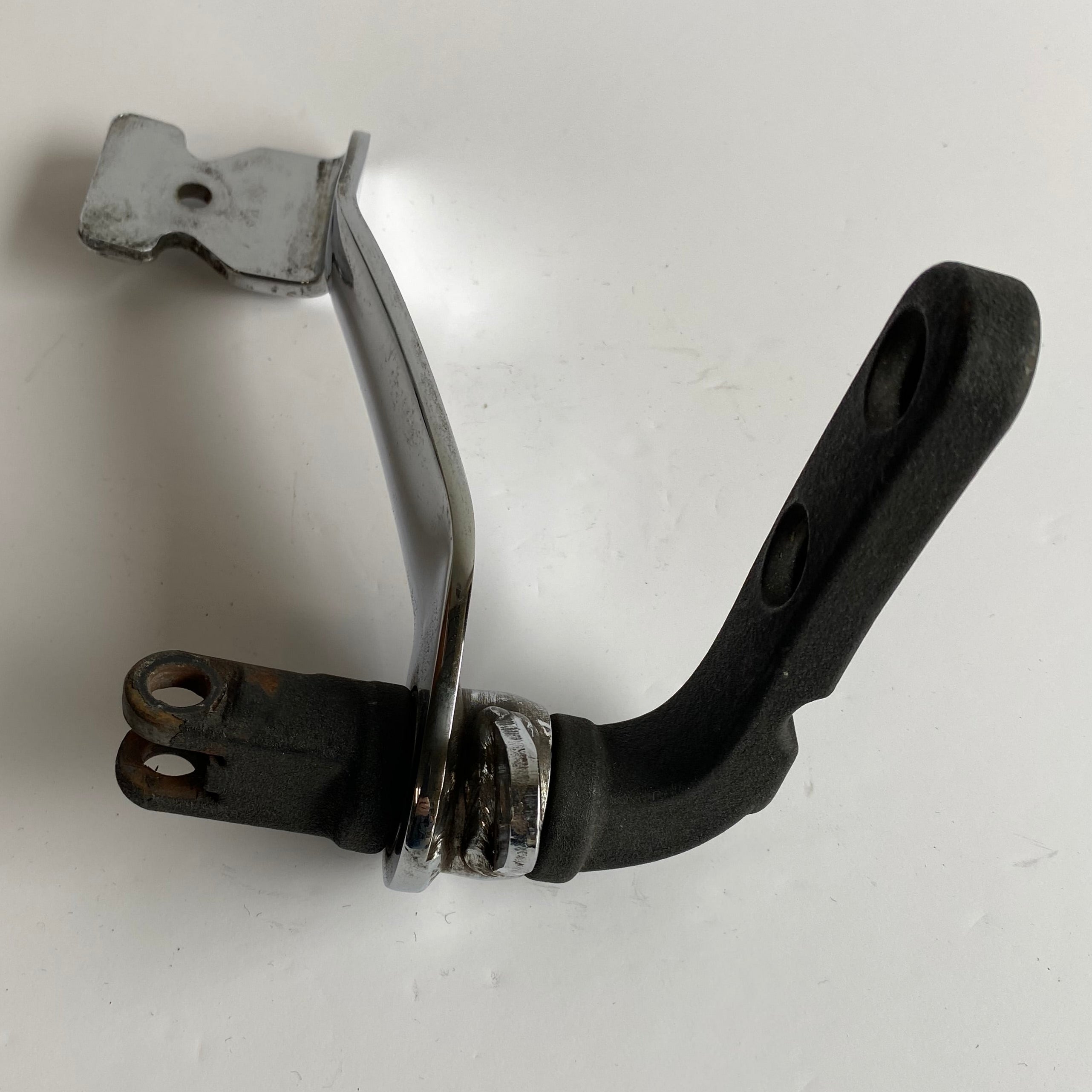 Harley Davidson Dyna Right Black Forward Control Bracket OEM REF: 42481-03A