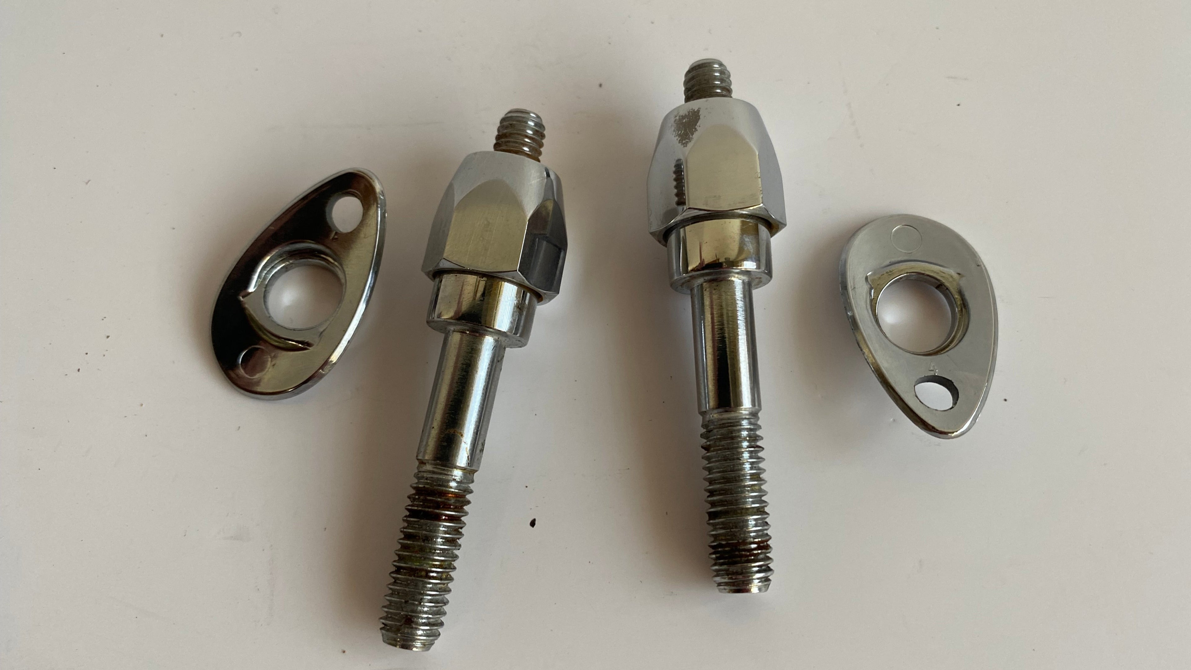 Kit de déport de clignotants arrière Dyna Harley Davidson REF OEM 53968-06C