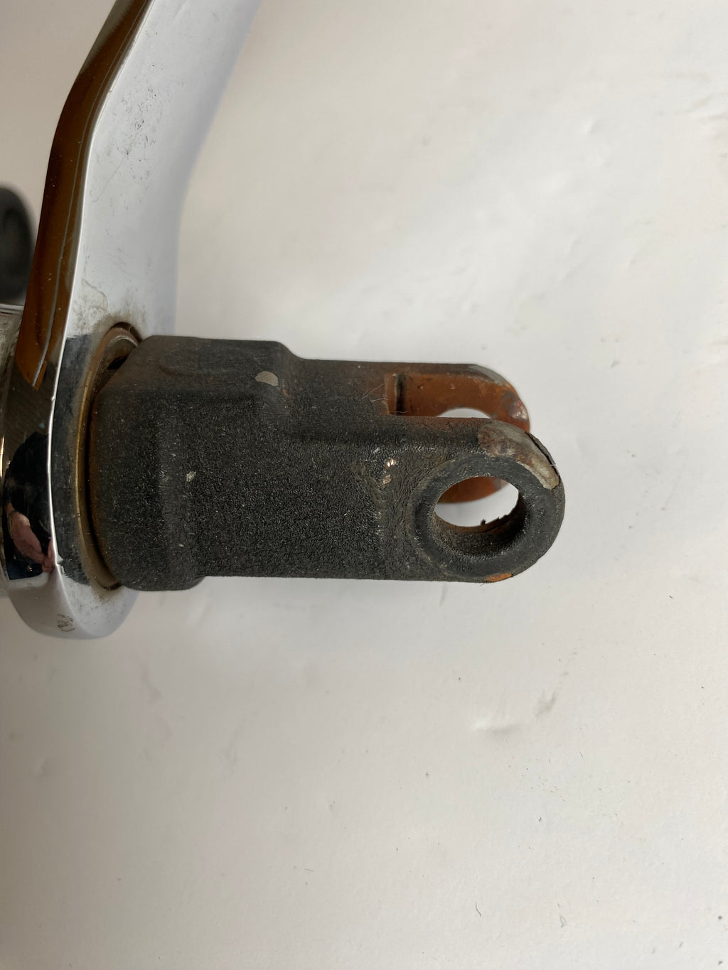 Harley Davidson Dyna Right Black Forward Control Bracket OEM REF: 42481-03A