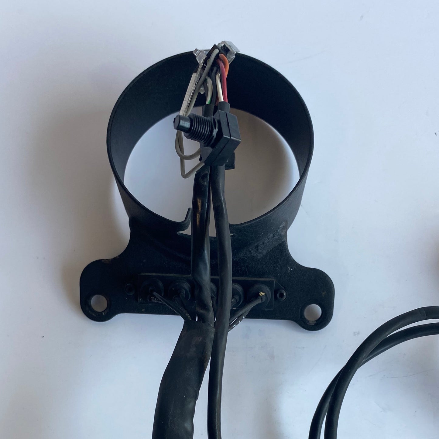 Support de compteur avec faisceau Dyna Harley Davidson REF OEM 67053-95 & 68812-01