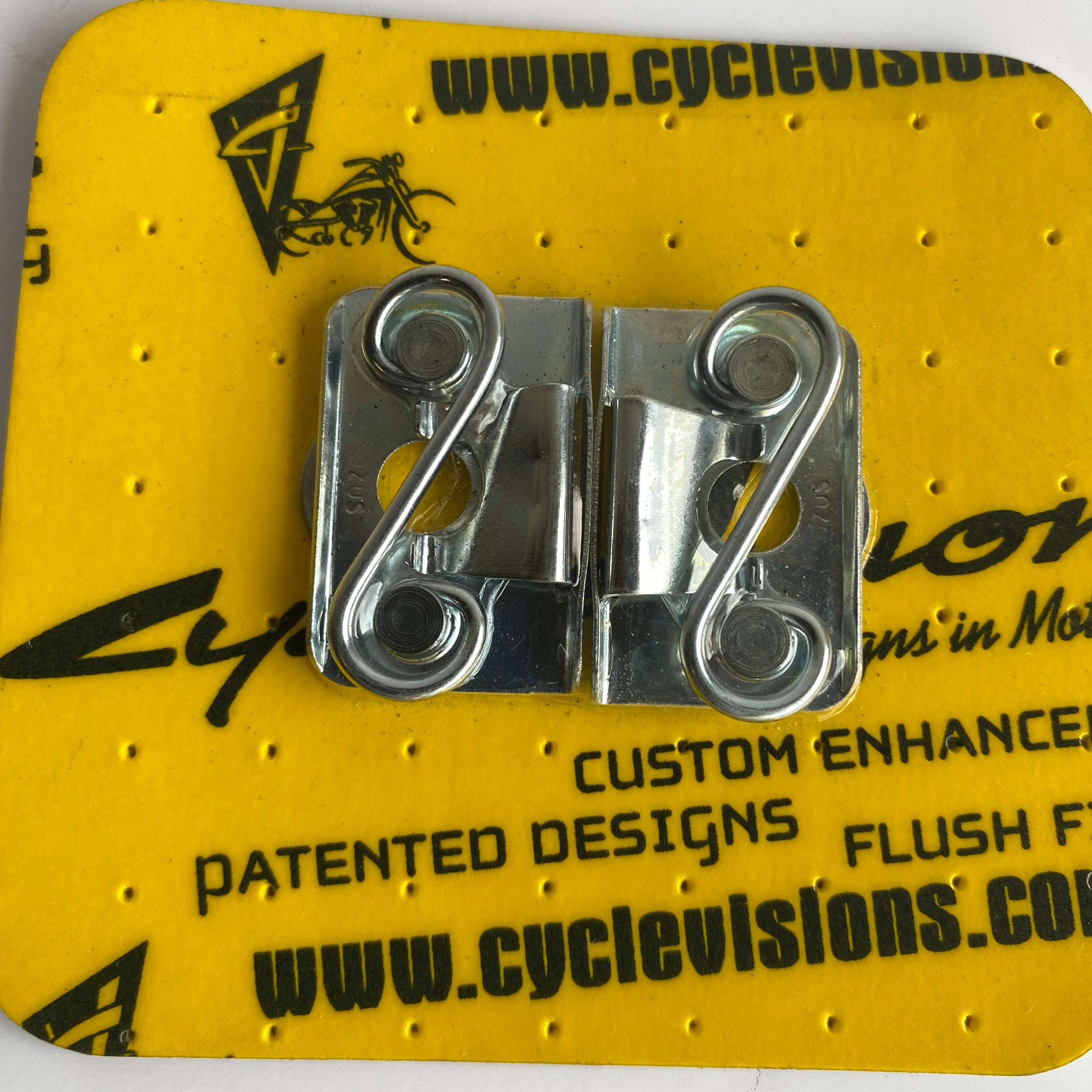 Jeu de 2 réceptacles de sacoches Touring Harley Davidson REF OEM 70909-95