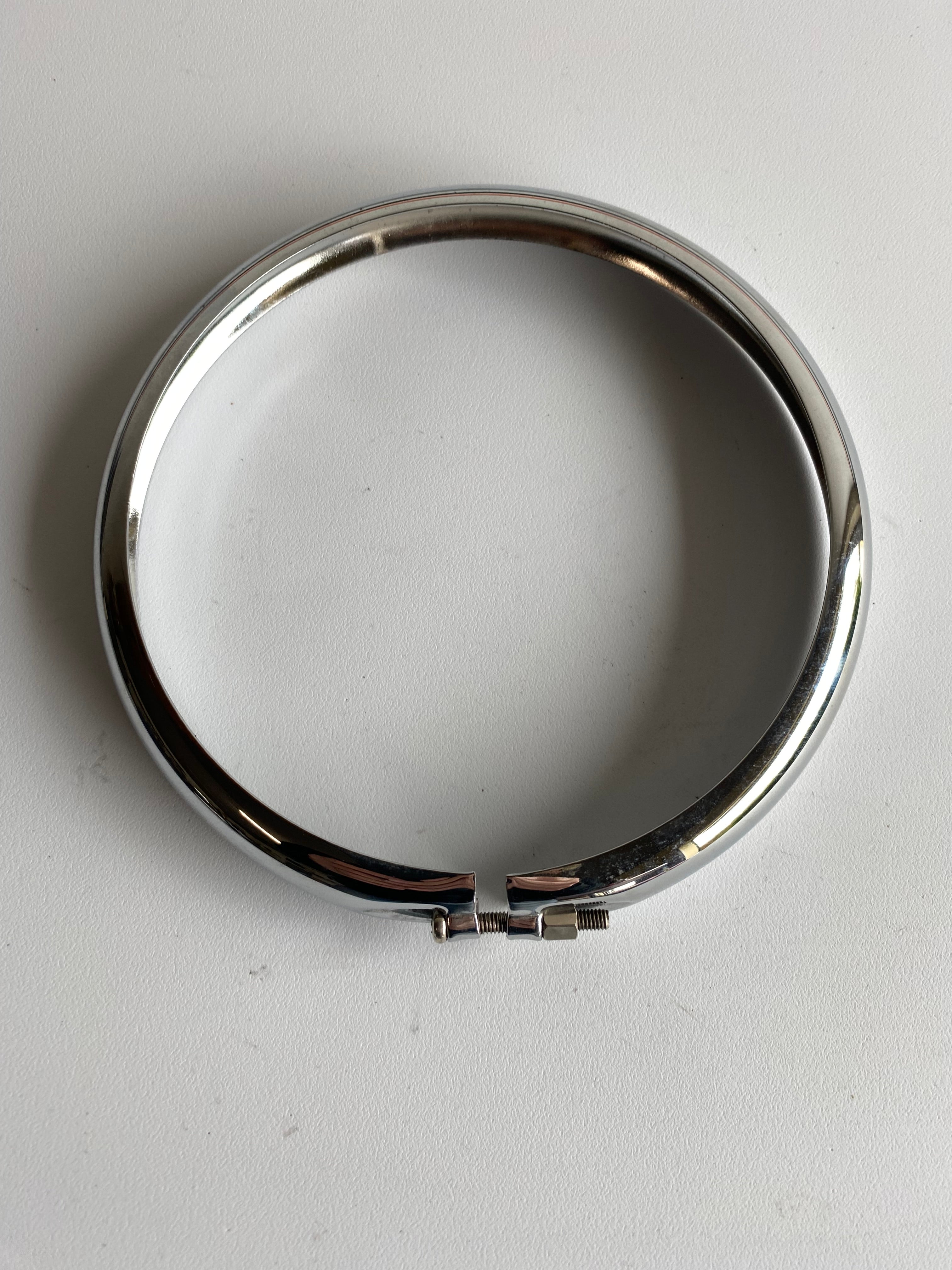 Harley Davidson 5 3/4 Zoll Scheinwerferblende OEM-Referenz: 67790-93A