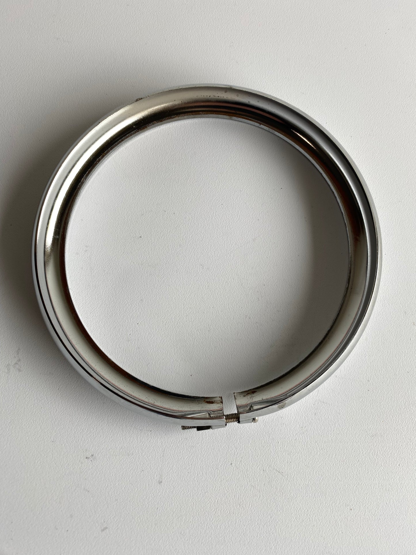 Cerclage de phare 5 3/4 pouces Harley Davidson REF OEM : 67790-93A