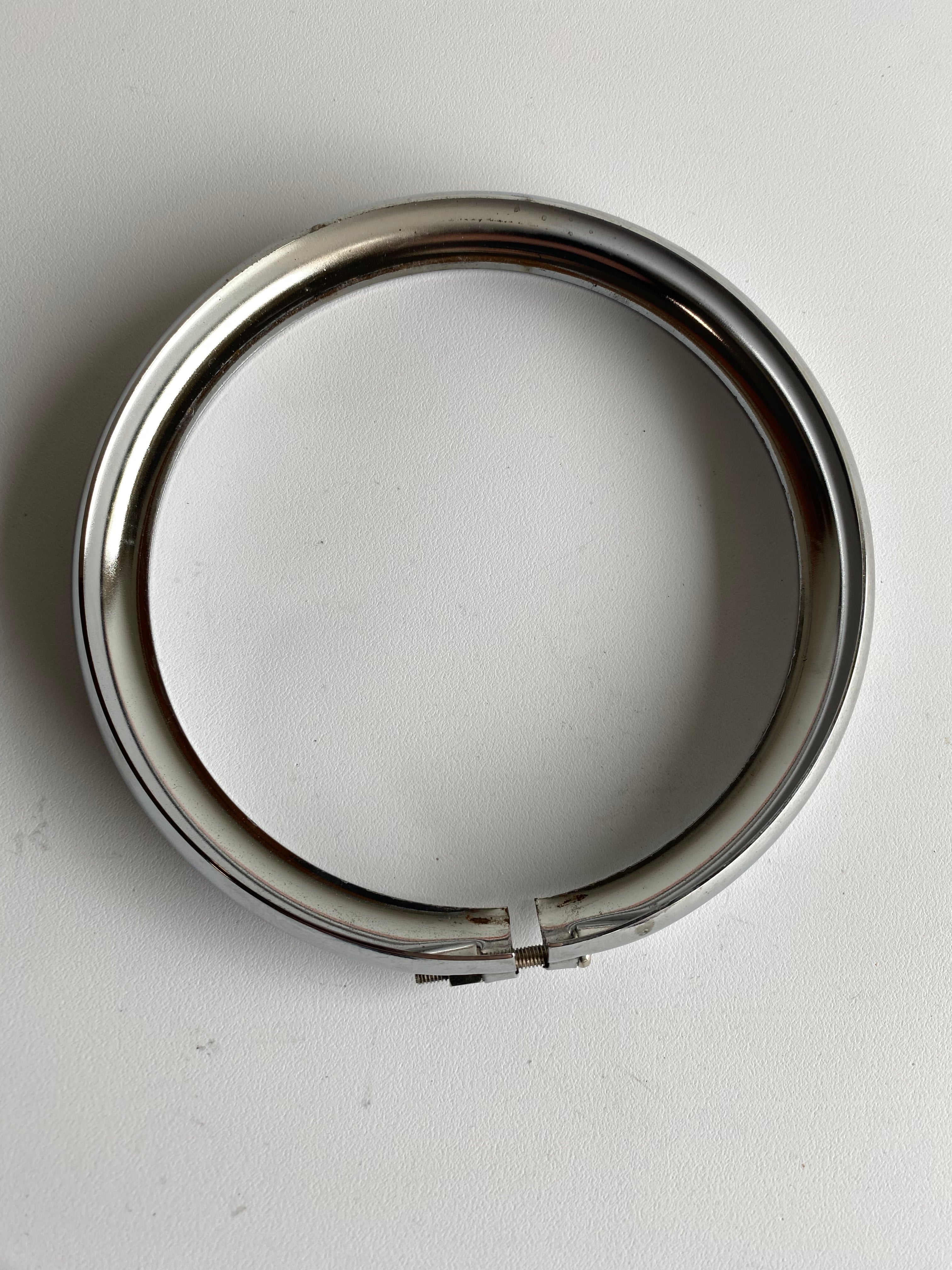 Harley Davidson 5 3/4 Zoll Scheinwerferblende OEM-Referenz: 67790-93A