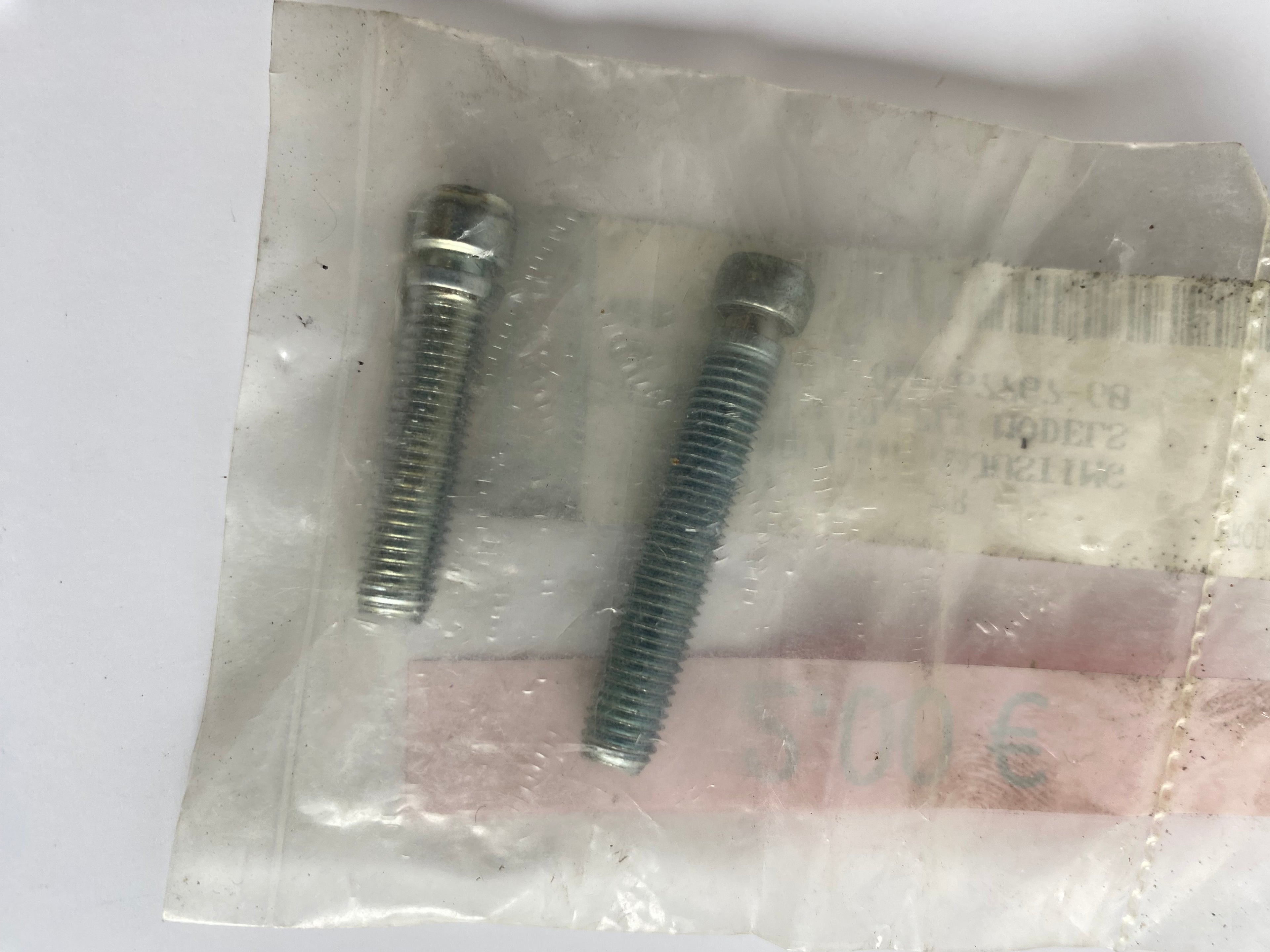 Jeu de 2 vis réglage phare 7 pouces Harley Davidson REF OEM 67767-60 & 67724-71