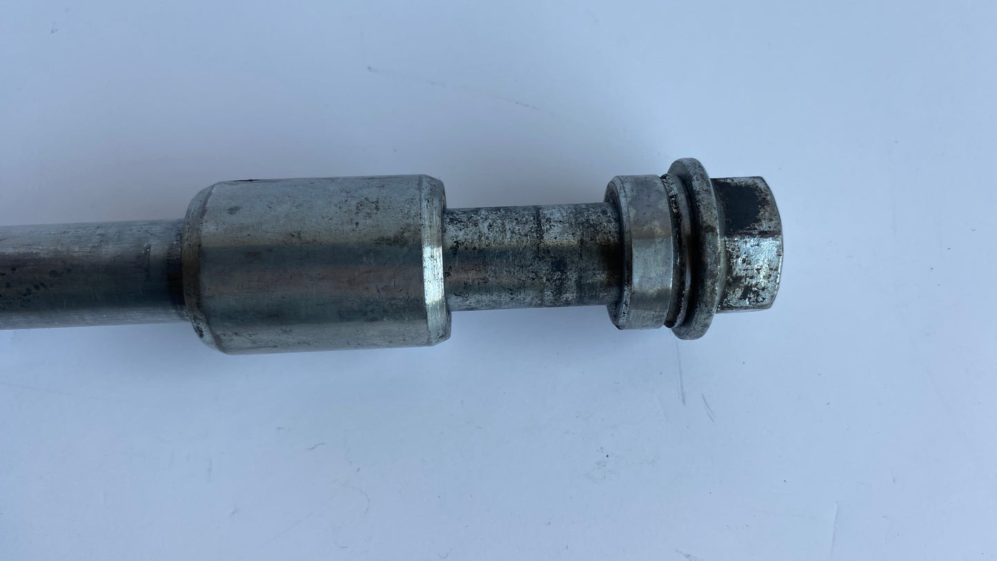 Axe de roue arrière Dyna Harley Davidson REF OEM 41114-90