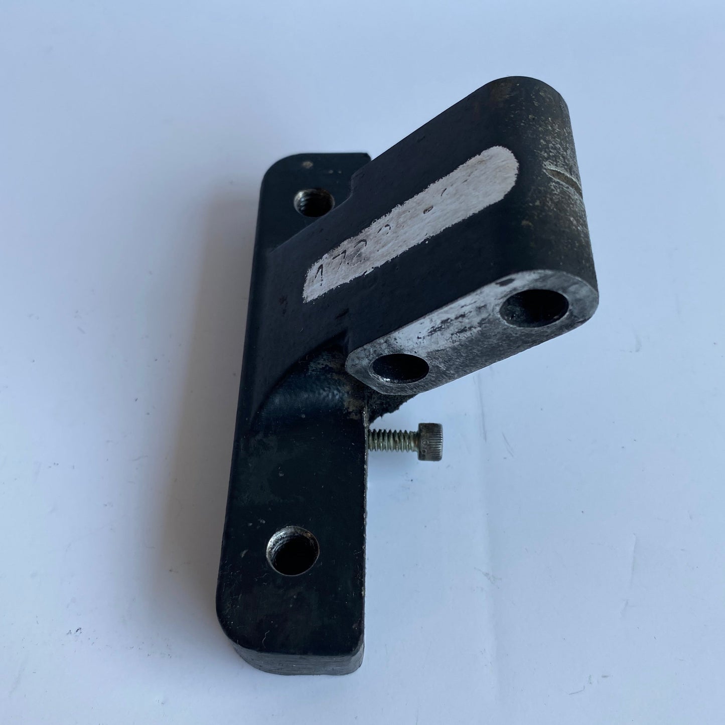 Support moteur inférieur avant Dyna Harley Davidson REF OEM 47226-99A