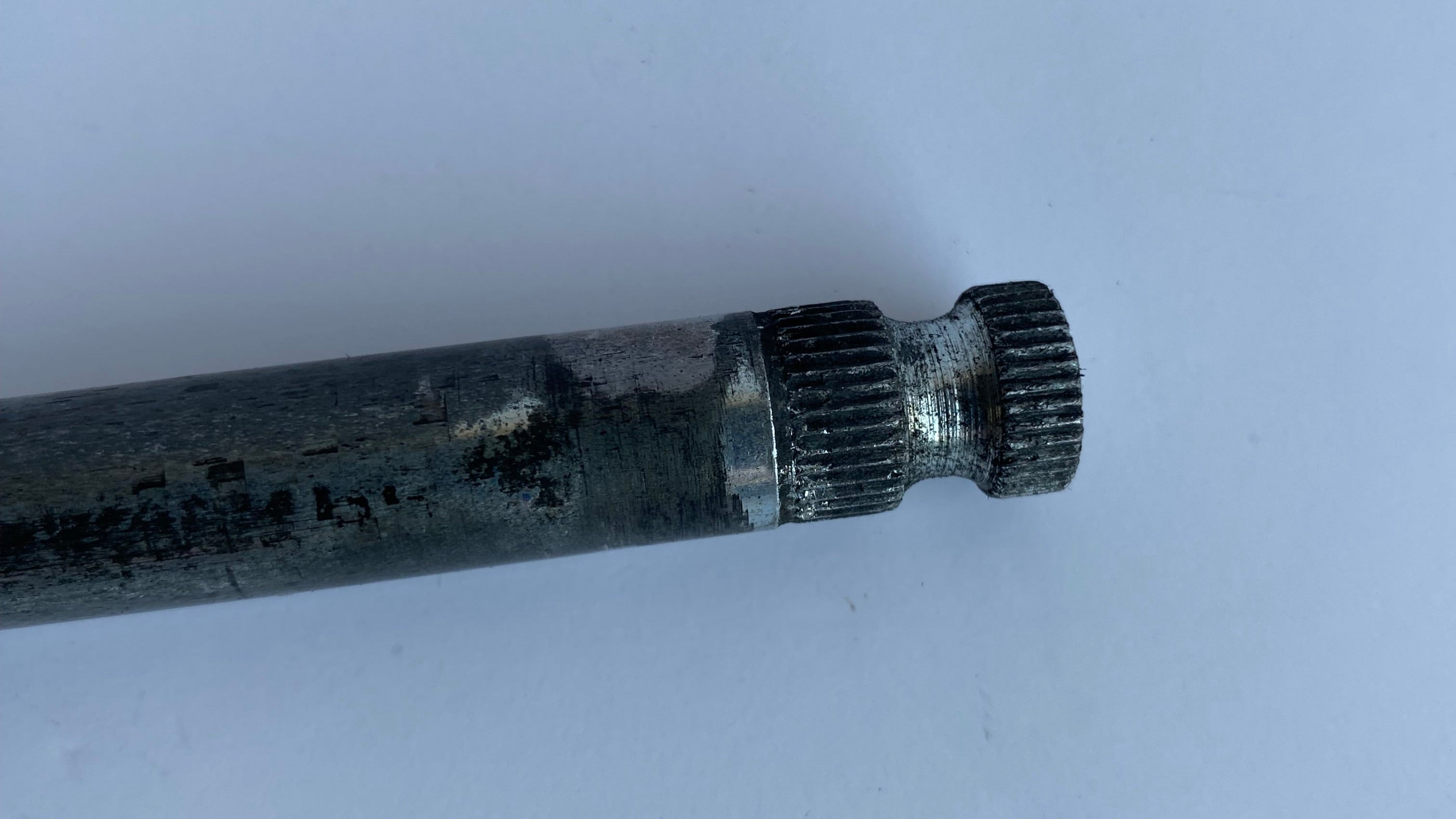 Axe de sélecteur commandes médianes Dyna Harley Davidson REF OEM 34621-90