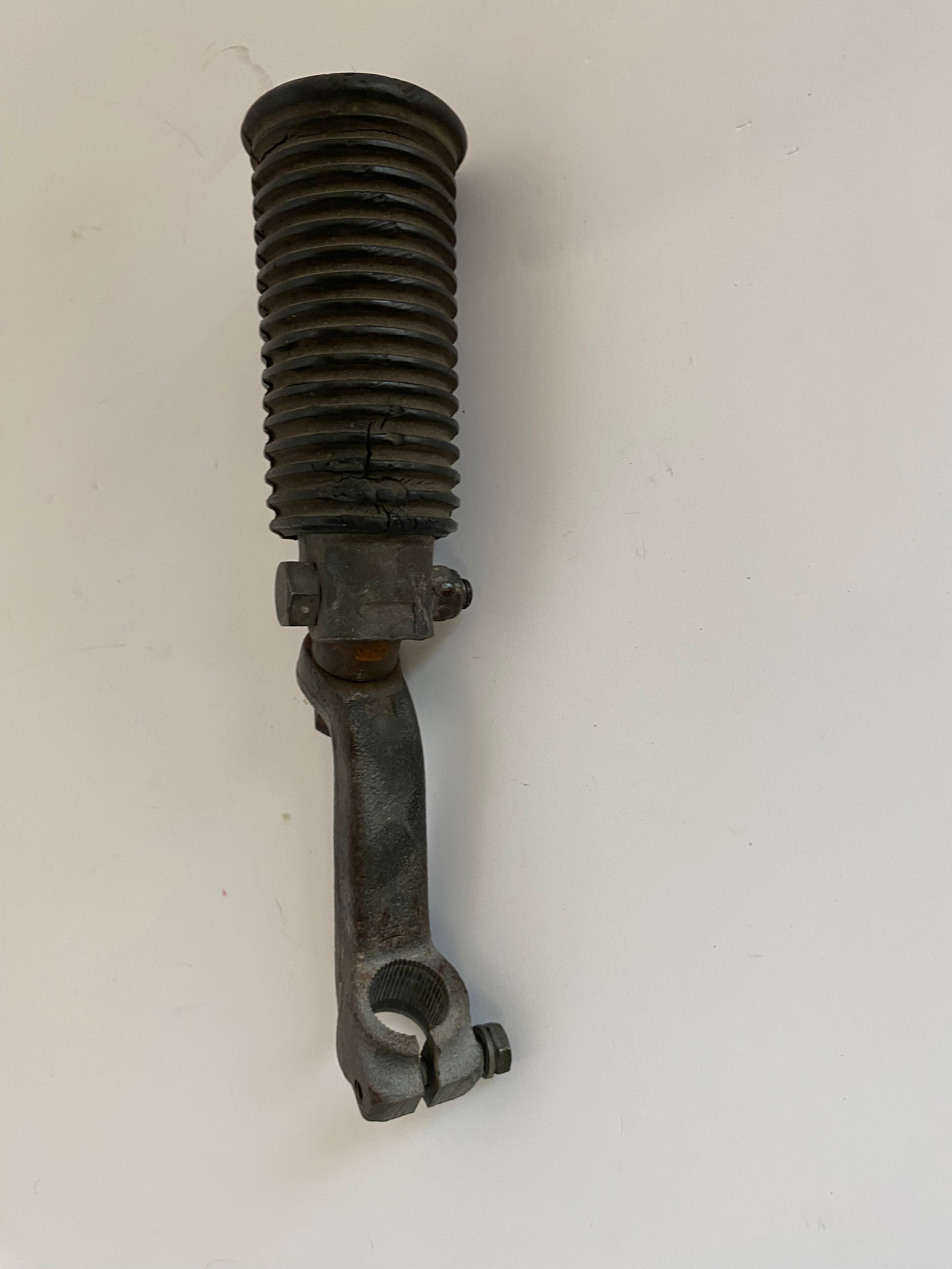 Support et cale pied pilote gauche Shovelhead Harley Davidson  REF OEM 52700-65