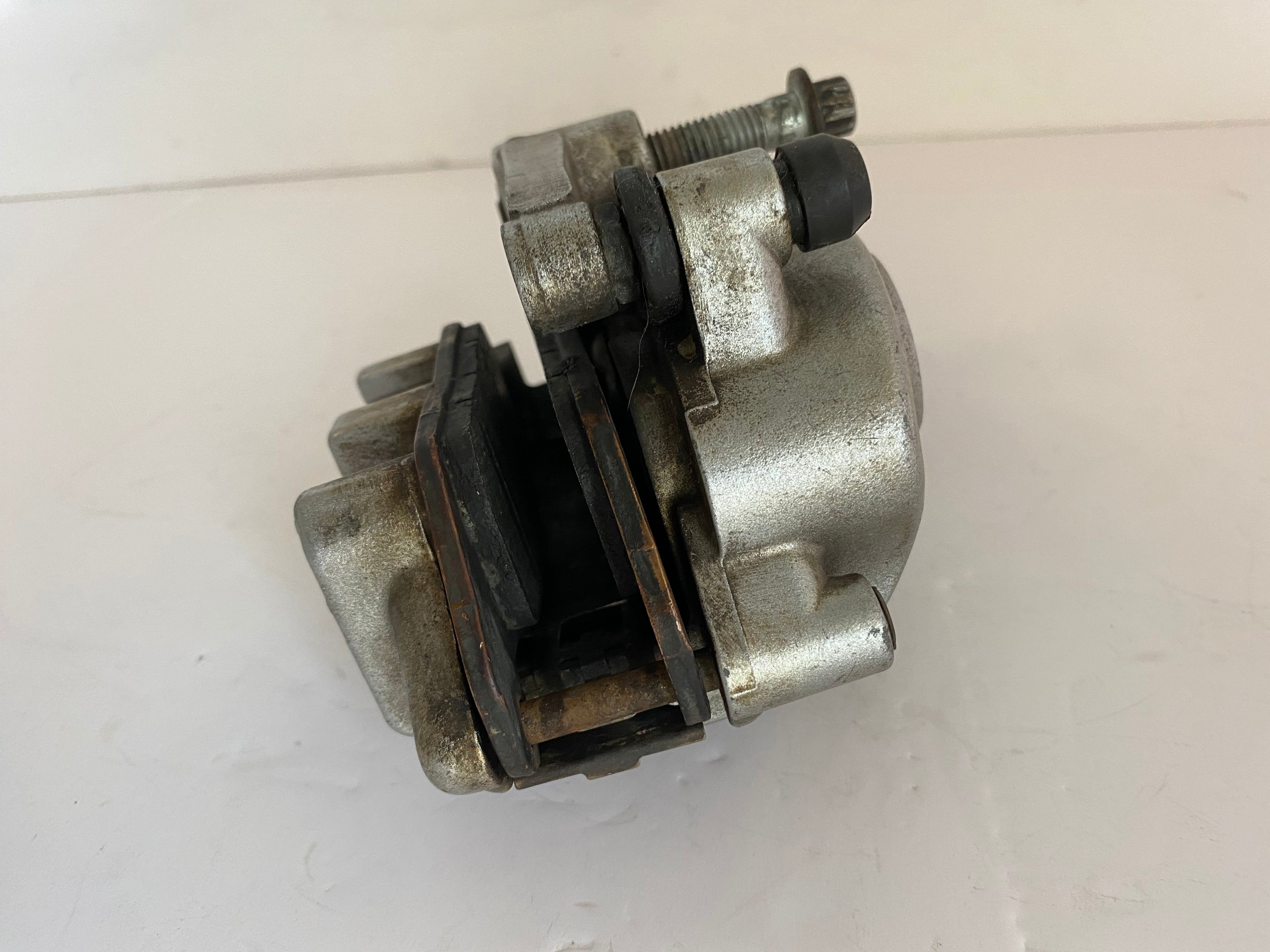 Etrier de frein avant Sportster Harley Davidson REF OEM 44121-04A