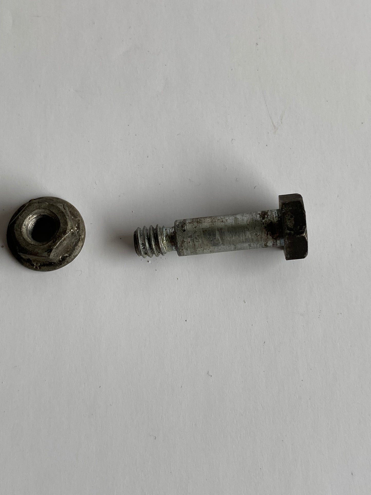 Harley Davidson driver footboard screw + nut REF OEM: 50635-82A
