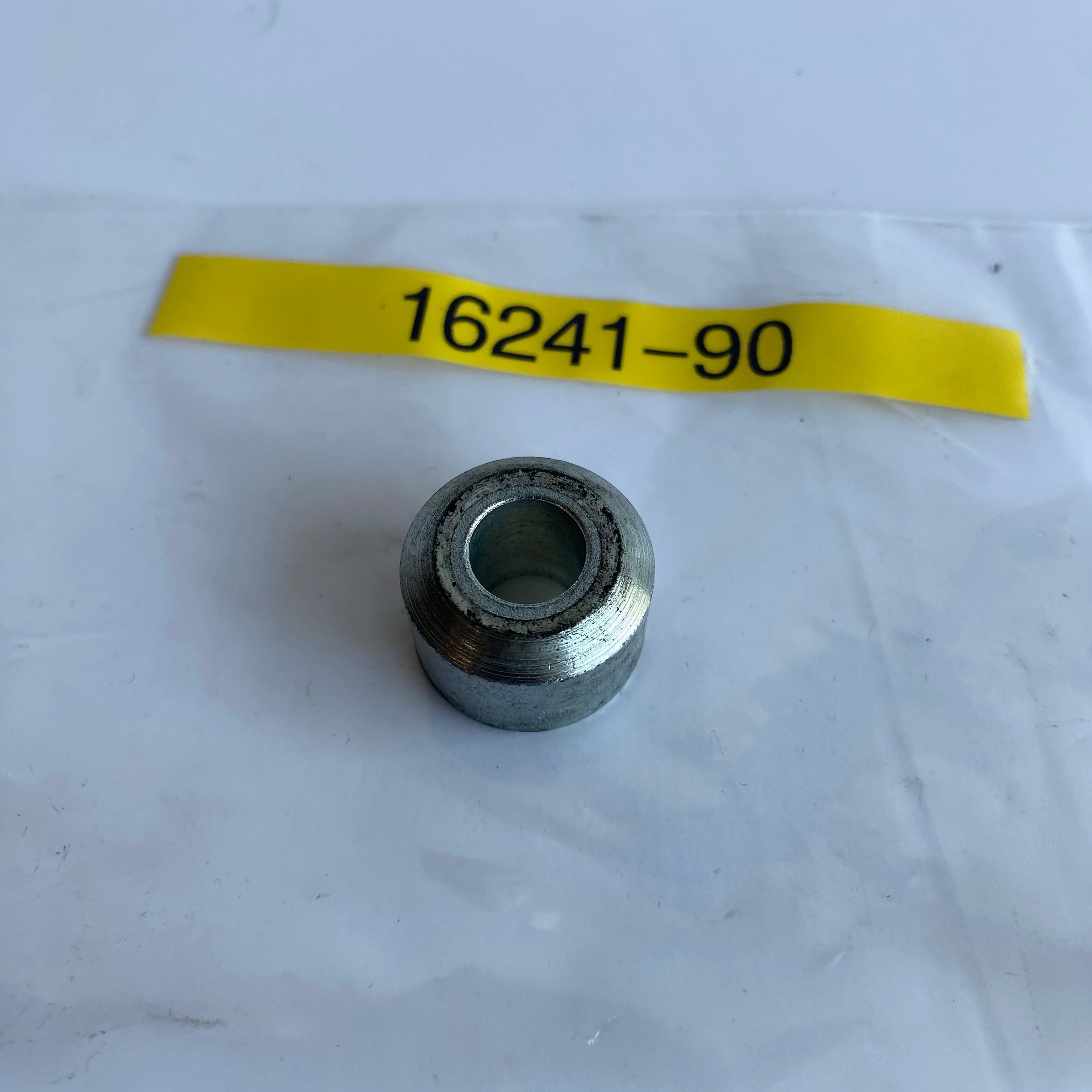 Entretoise de support moteur supérieur Dyna Harley Davidson REF OEM 16241-90