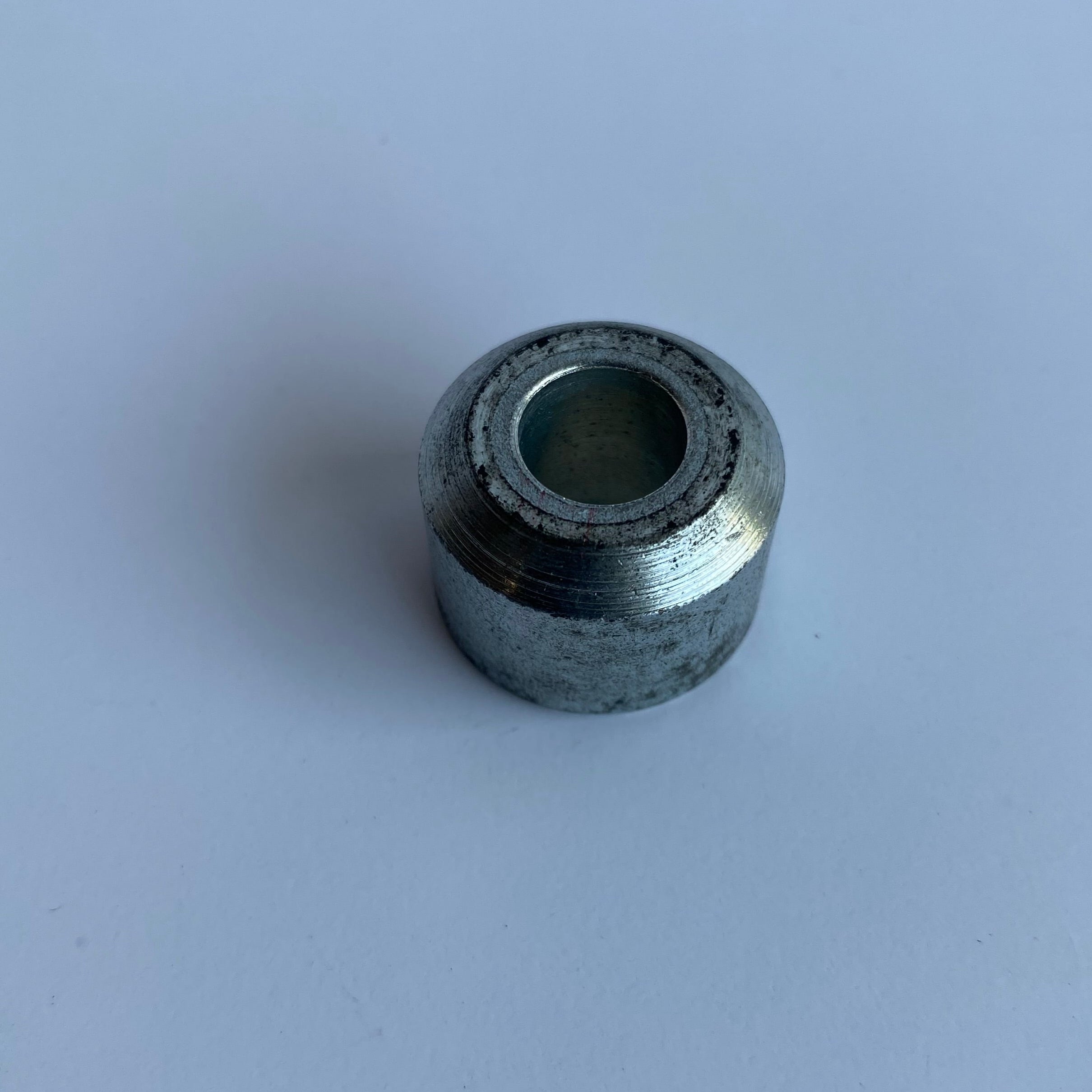 Entretoise de support moteur supérieur Dyna Harley Davidson REF OEM 16241-90