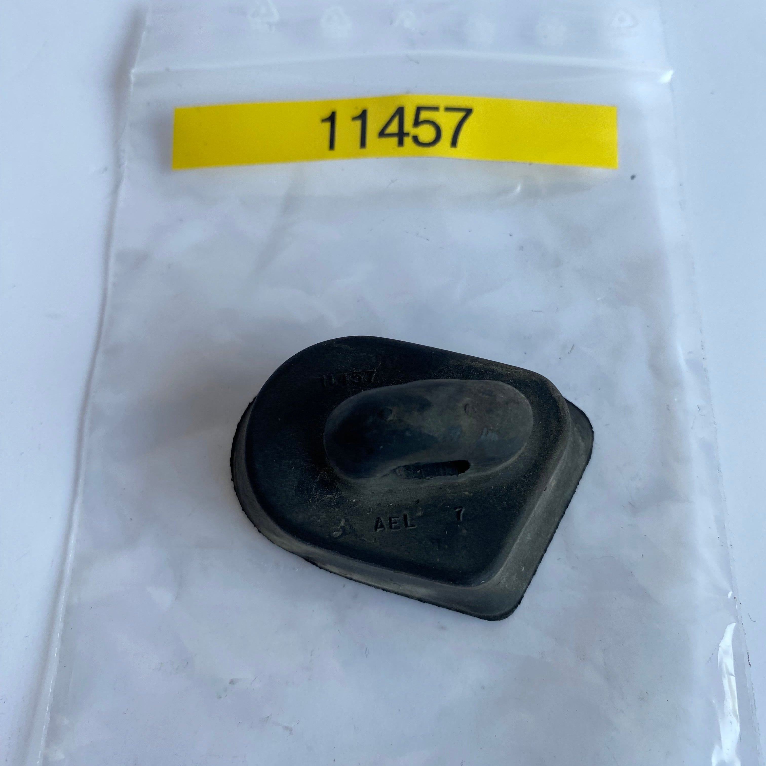 Cache de cadre supérieur droit Dyna Harley Davidson REF OEM 11457